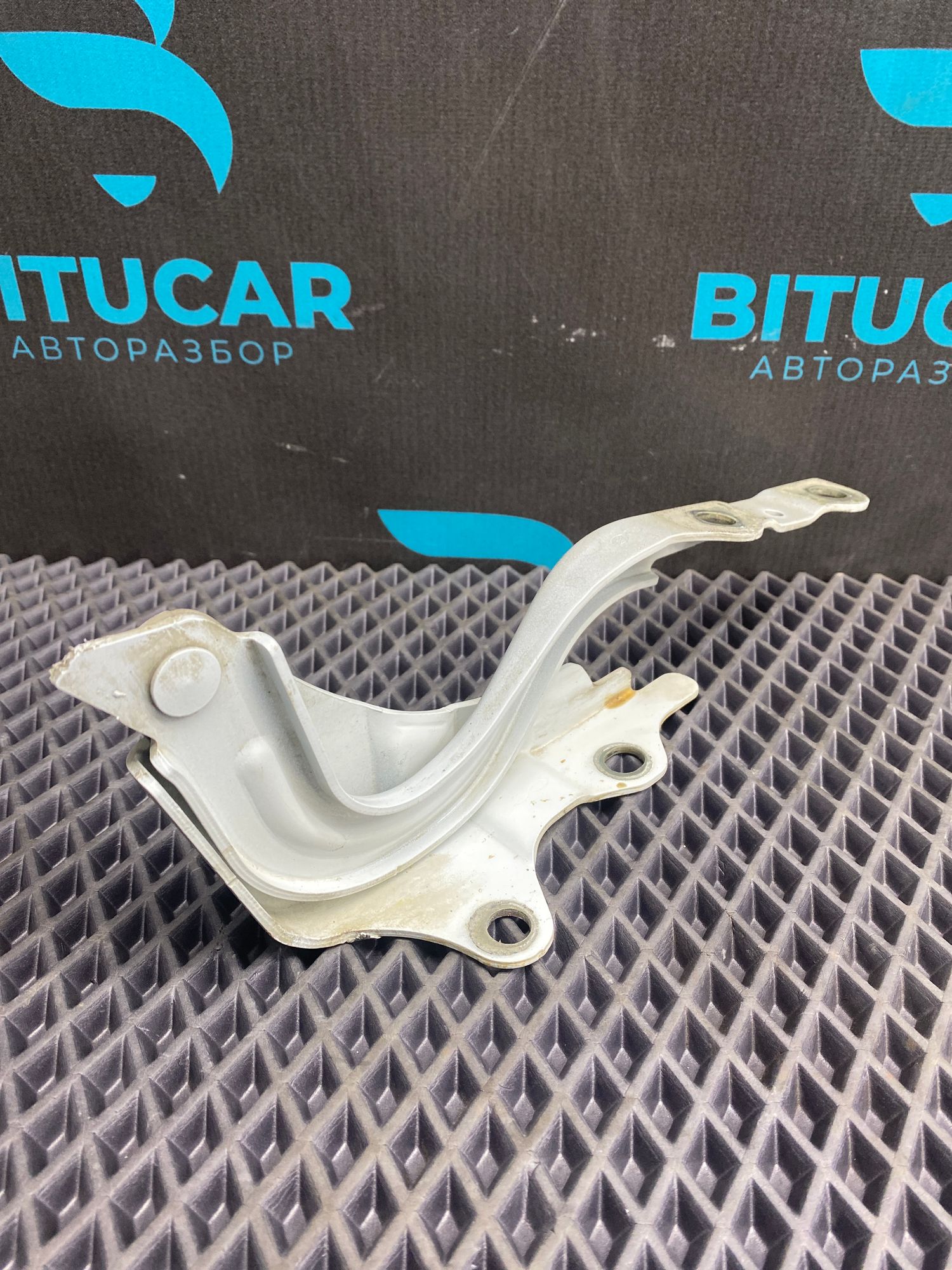 https://ycs.partsauto.market/partsauto-images/thmbs/userImages/c8f07ba63eb5b2f0f6006ea854bf8f7d/part/7ad55c57-47ef-4e27-97fe-7b07ee326c89_1774001828353.jpg