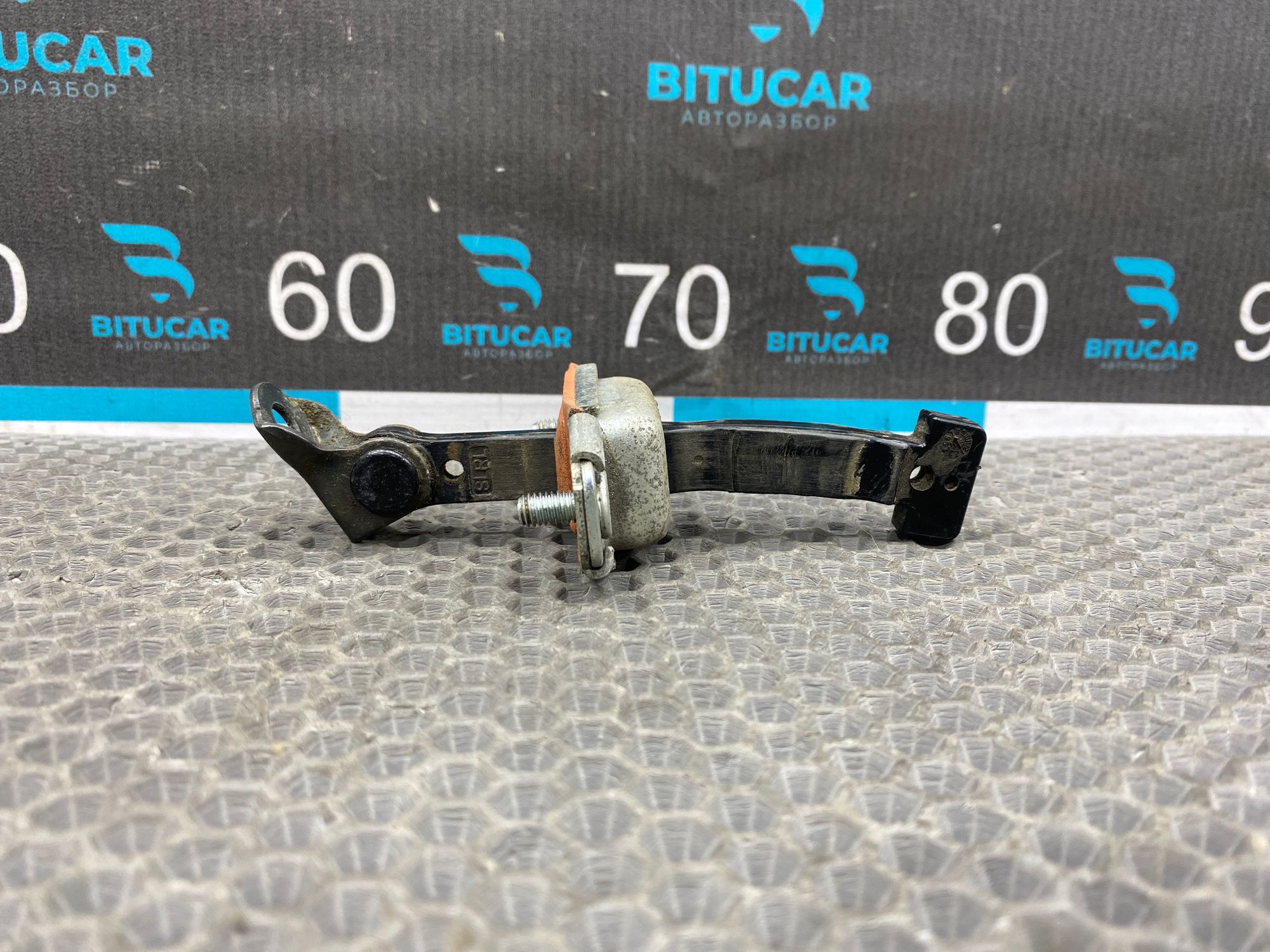https://ycs.partsauto.market/partsauto-images/thmbs/userImages/c8f07ba63eb5b2f0f6006ea854bf8f7d/part/7ae4f412-ff60-4eb8-b52f-d833d4ed7a81_1766240230855.jpg
