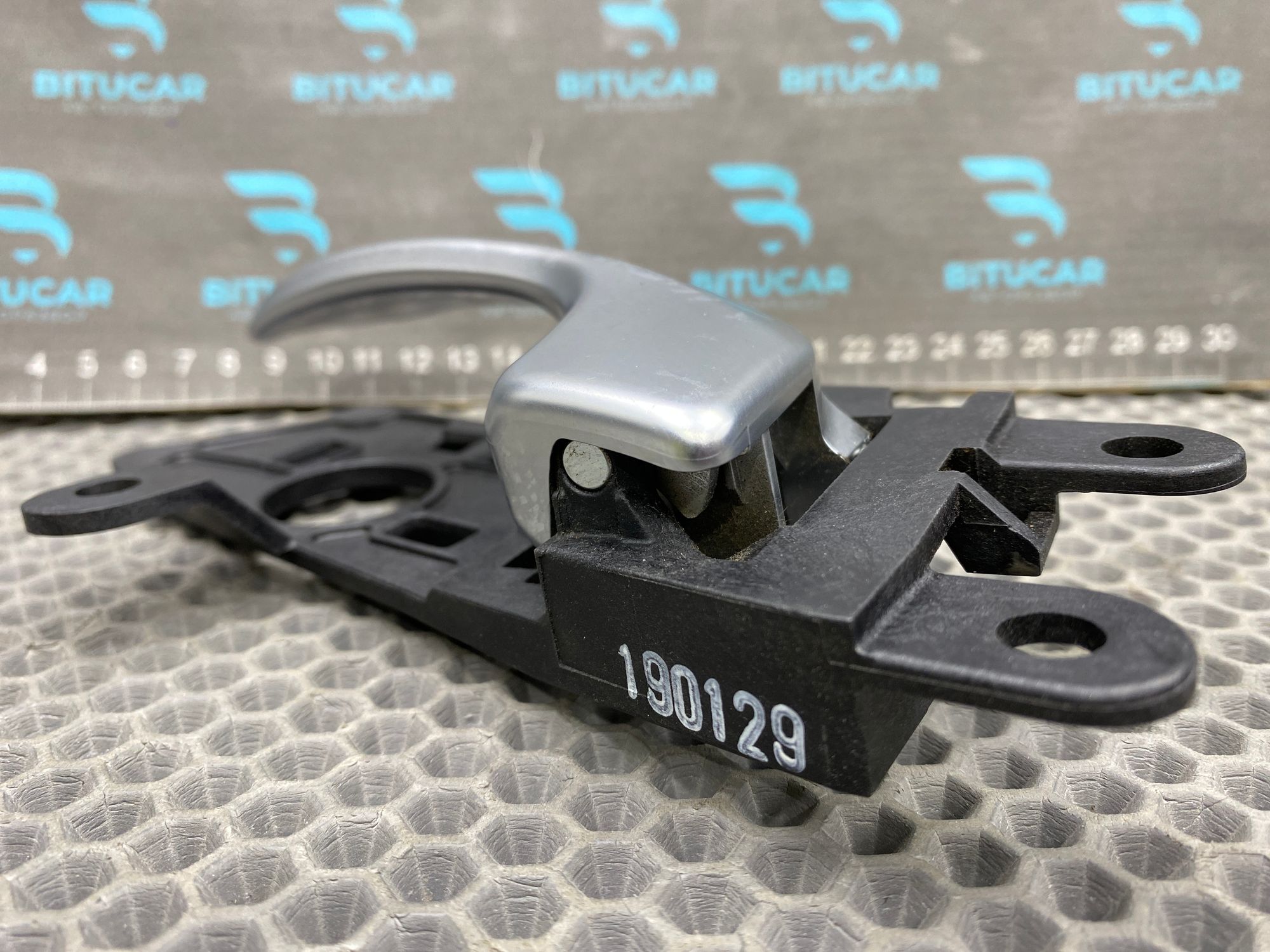 https://ycs.partsauto.market/partsauto-images/thmbs/userImages/c8f07ba63eb5b2f0f6006ea854bf8f7d/part/7b9f1b43-a6a3-4af3-92ac-b4278ca70ccf_1777624946807.jpg