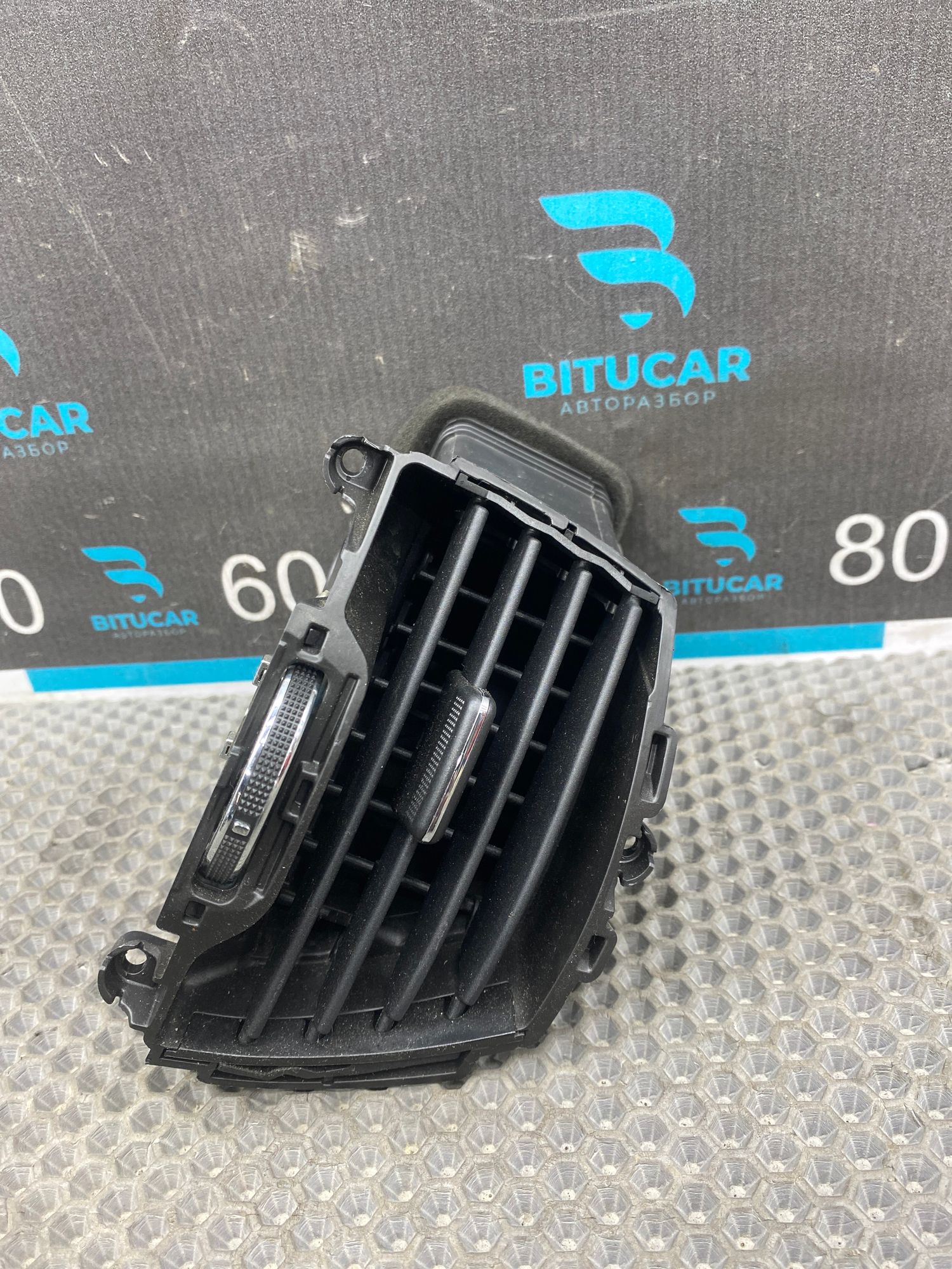 https://ycs.partsauto.market/partsauto-images/thmbs/userImages/c8f07ba63eb5b2f0f6006ea854bf8f7d/part/7be1f3c1-5087-44c5-a8fd-61b491af8a3f_1767020363280.jpg