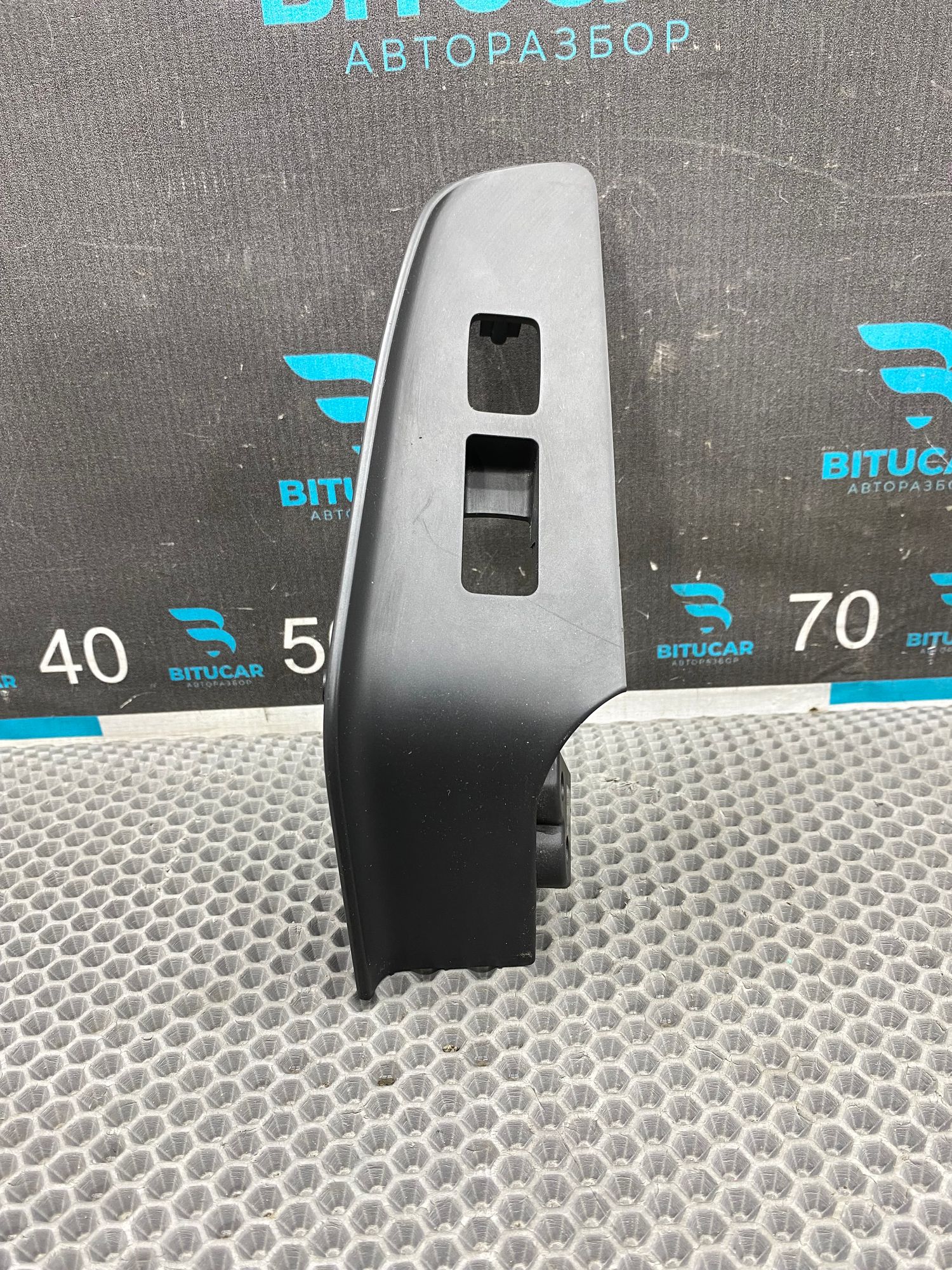 https://ycs.partsauto.market/partsauto-images/thmbs/userImages/c8f07ba63eb5b2f0f6006ea854bf8f7d/part/7bf09827-5a61-47c0-88cb-7d00eca2b388_1769772711526.jpg