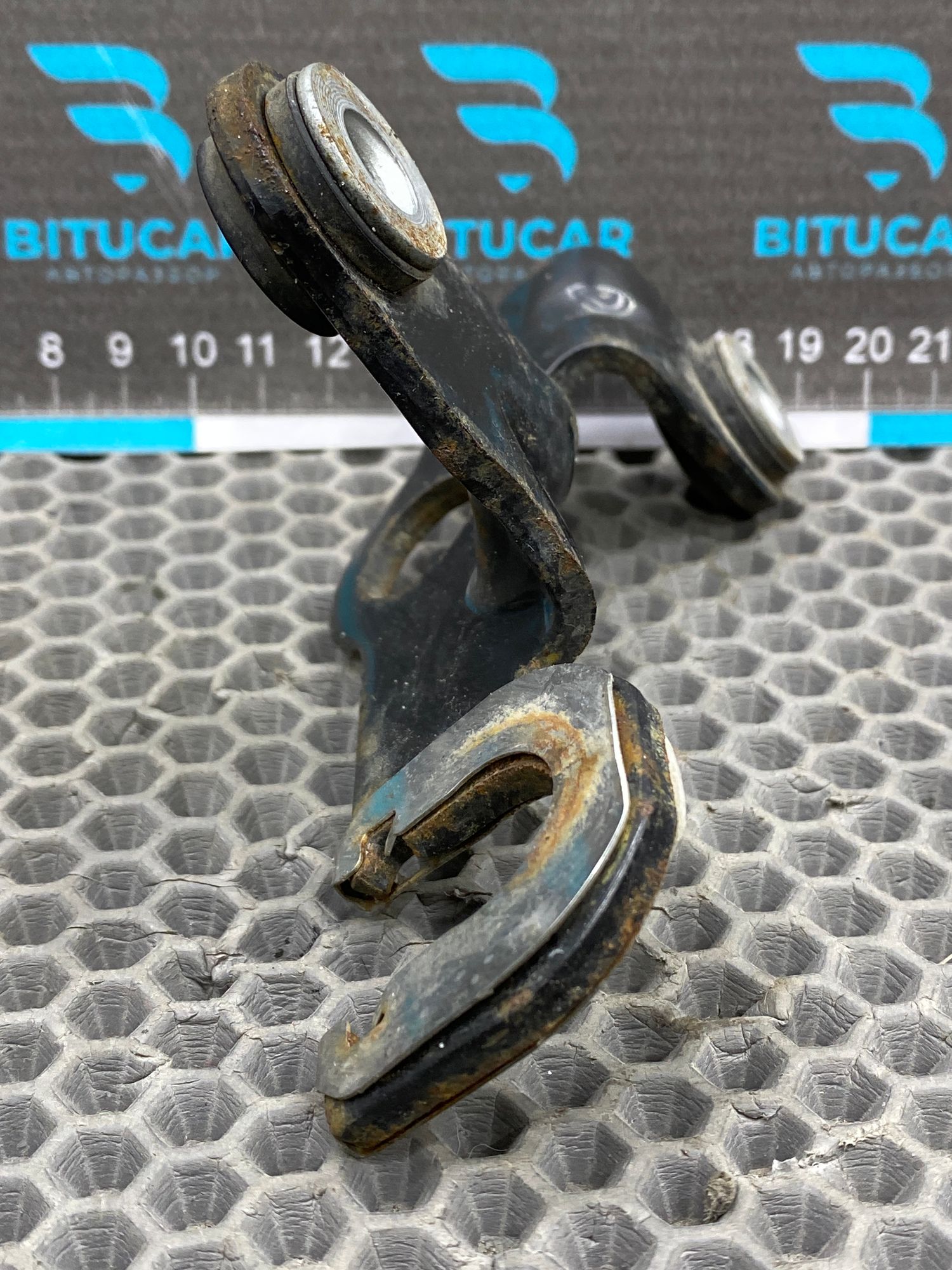 https://ycs.partsauto.market/partsauto-images/thmbs/userImages/c8f07ba63eb5b2f0f6006ea854bf8f7d/part/7d88c2e6-c23c-4f23-ab81-808102fd0a07_1777817205831.jpg