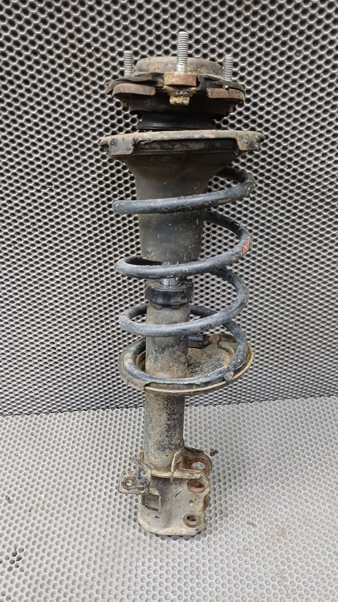 Б/У Стойка амортизатора передняя левая Toyota CARINA E 6 дорест. 1992—1996 1994 Зеленый, 2990 рублей, Краснодар