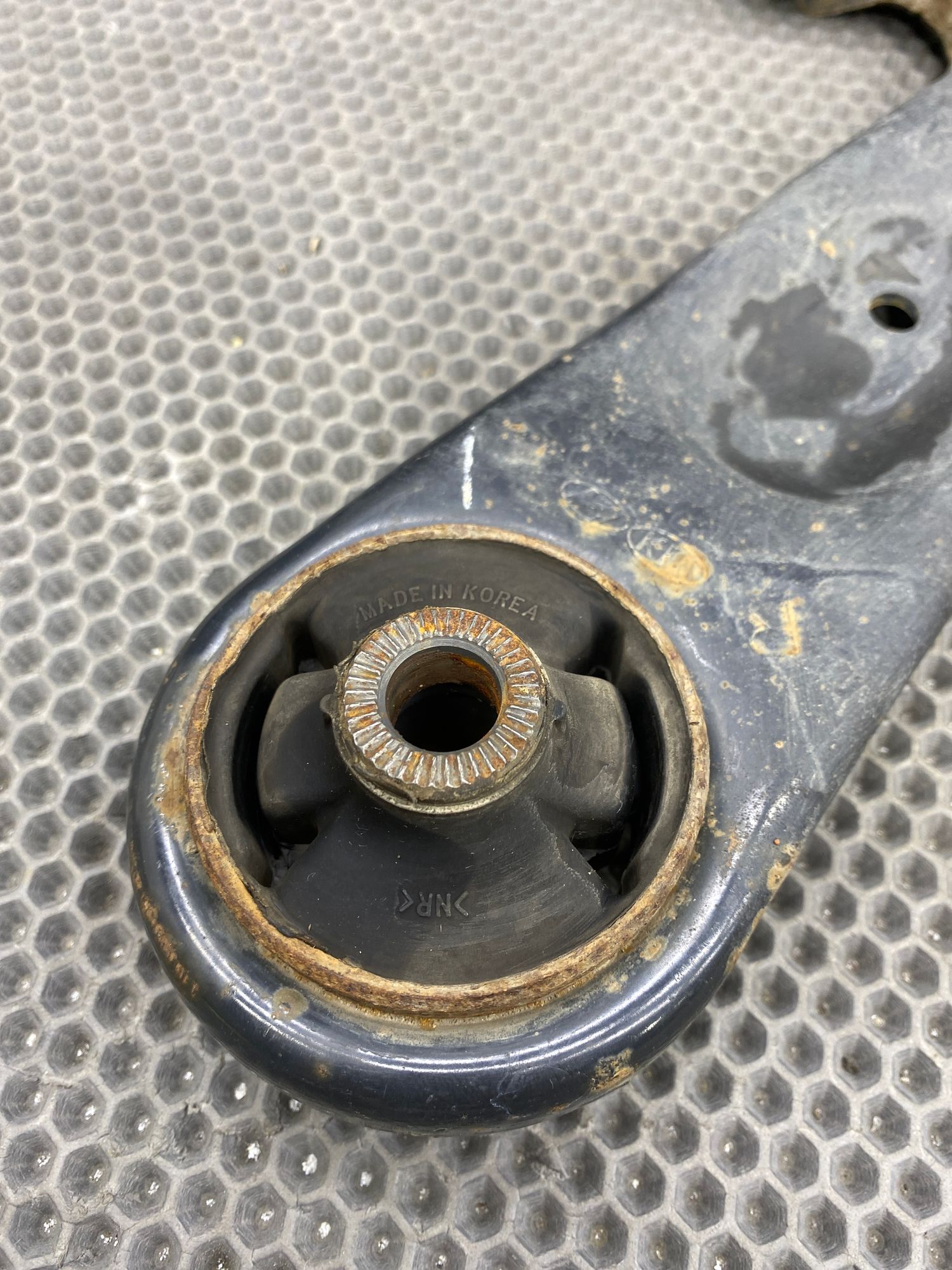 https://ycs.partsauto.market/partsauto-images/thmbs/userImages/c8f07ba63eb5b2f0f6006ea854bf8f7d/part/7e174551-89e5-407c-bd5d-847713010ced_1777298595132.jpg