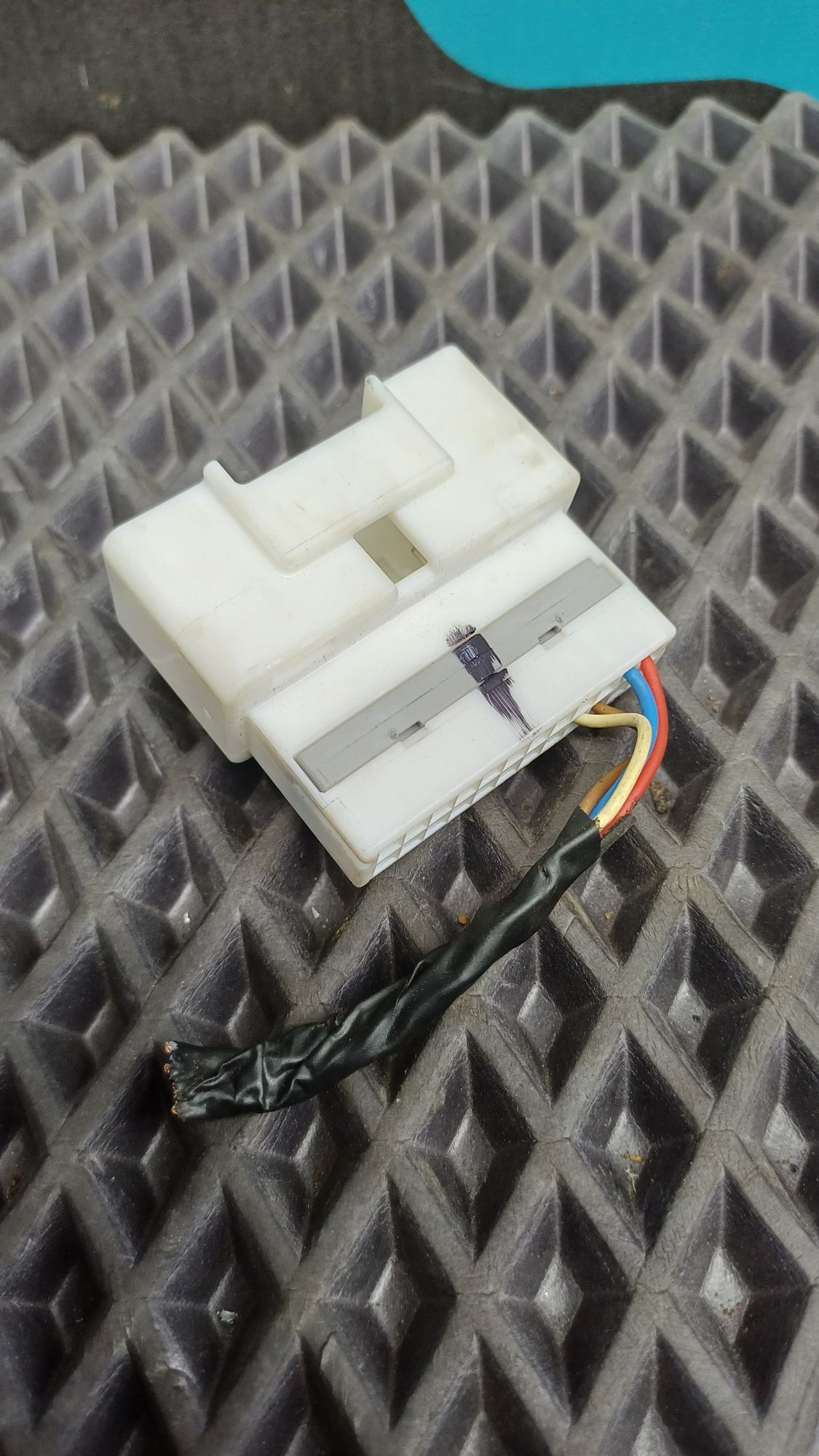 https://ycs.partsauto.market/partsauto-images/thmbs/userImages/c8f07ba63eb5b2f0f6006ea854bf8f7d/part/7eb2a6f9-25c5-4965-8908-d167c33a97af_1774622931576.jpg