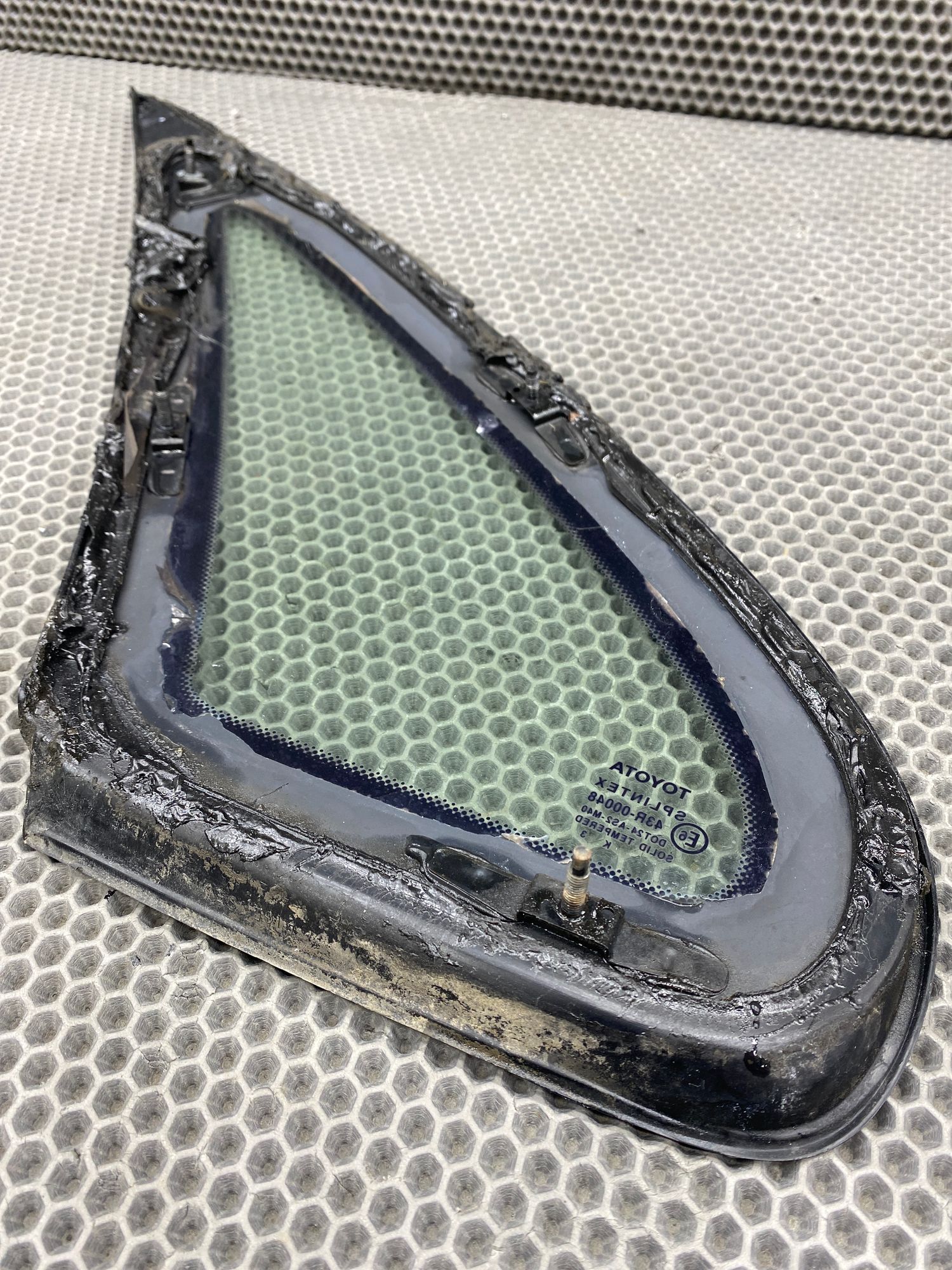 Б/У Стекло кузова глухое задне правое Toyota CARINA E 6 дорест. 1992—1996 1994 Зеленый, 890 рублей, Краснодар