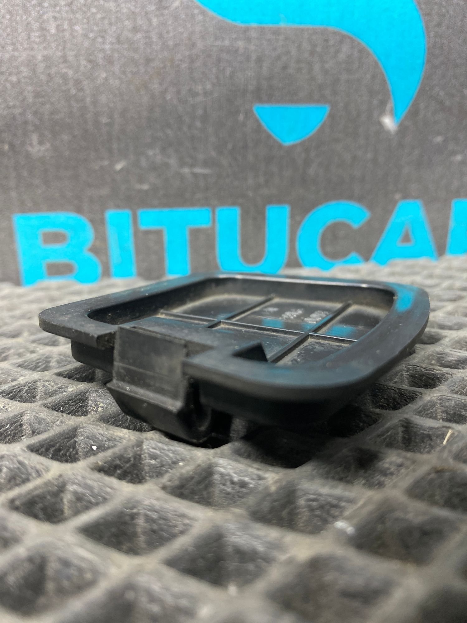 https://ycs.partsauto.market/partsauto-images/thmbs/userImages/c8f07ba63eb5b2f0f6006ea854bf8f7d/part/80091999-3020-45e0-a853-d9a7f8272cb2_1776871241603.jpg