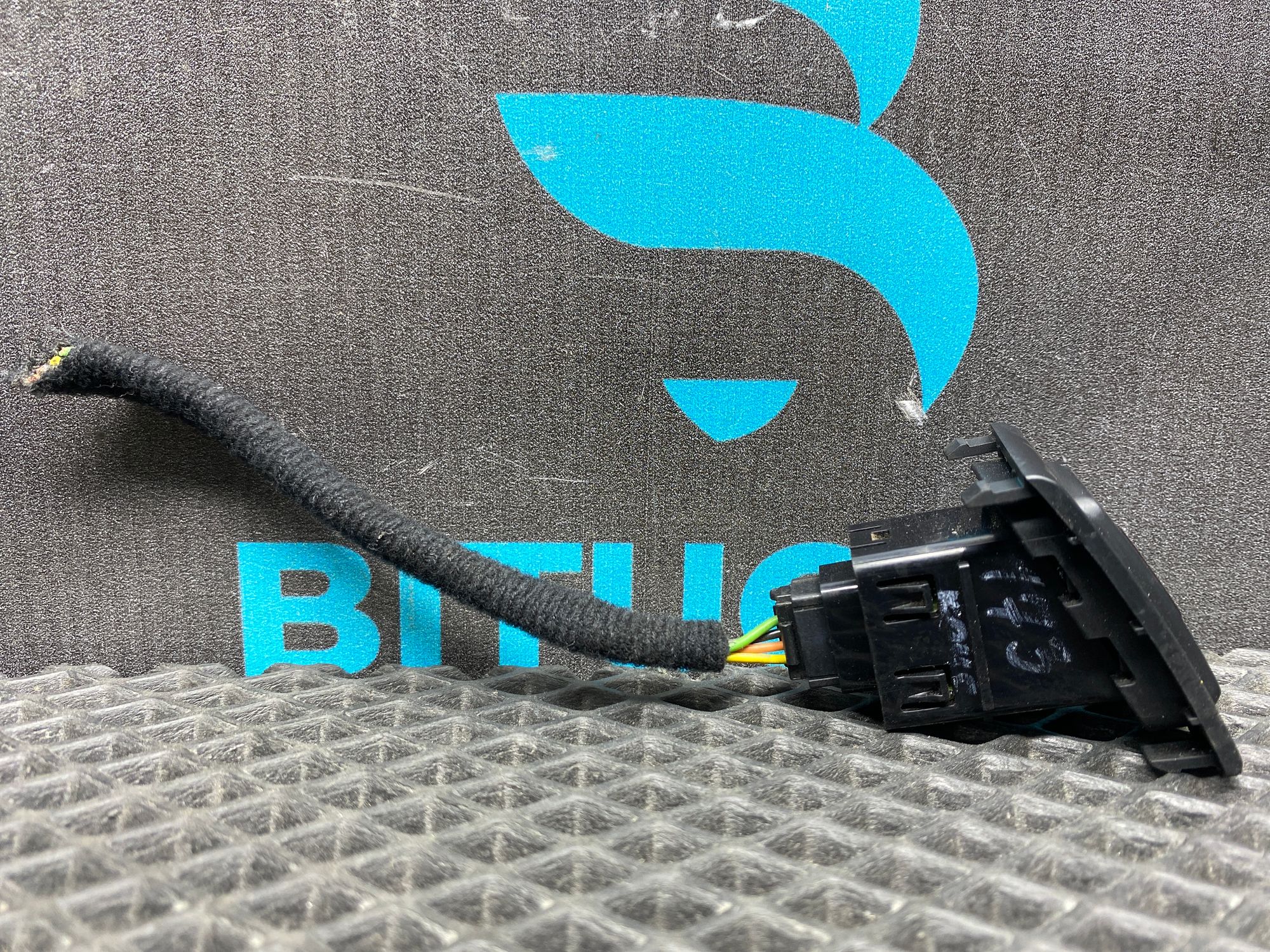 Б/У Кнопка аварийной остановки Kia Rio 4 (G4FG) 1.6L AT 2021, 7990 рублей, Краснодар