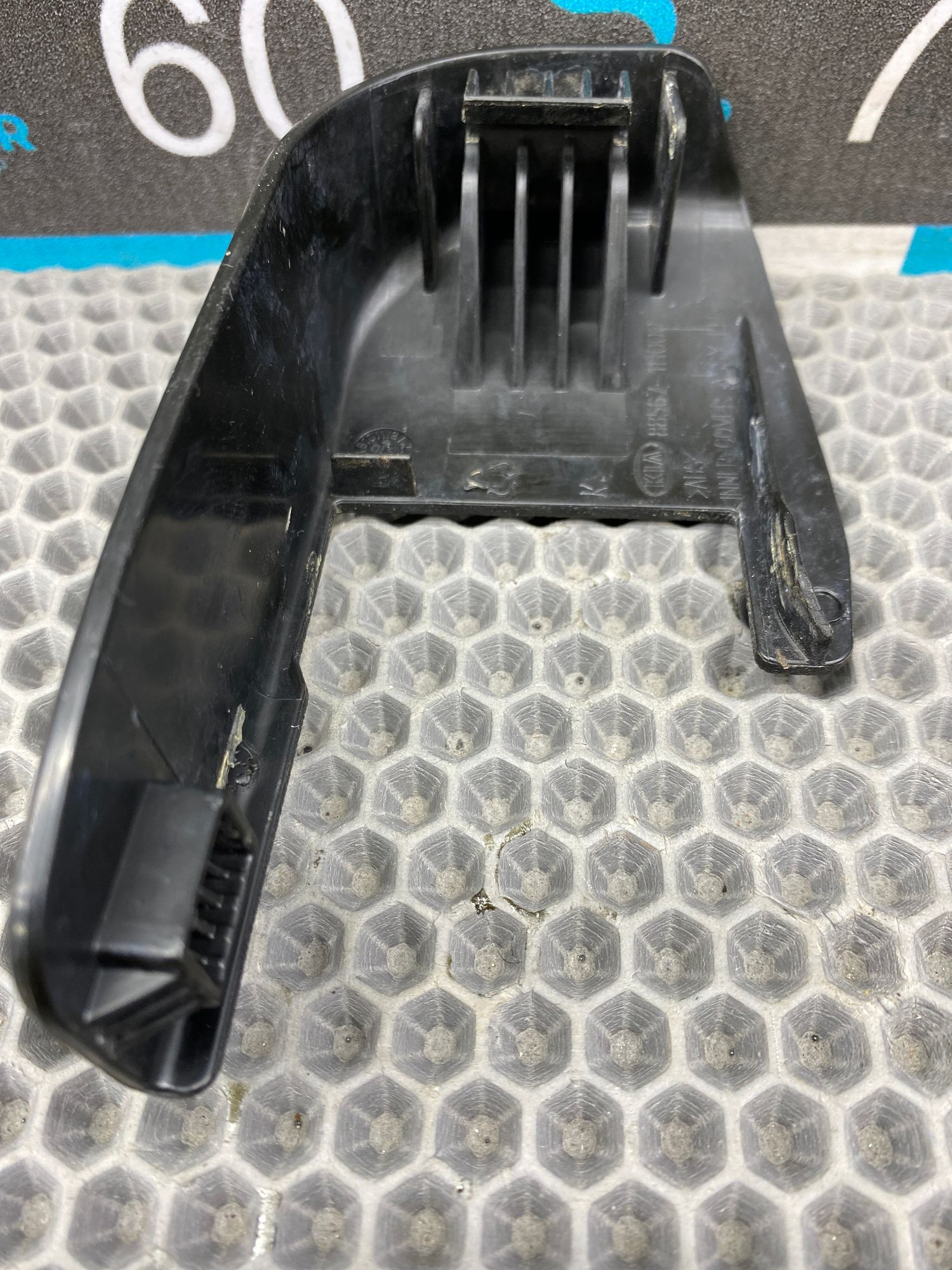 https://ycs.partsauto.market/partsauto-images/thmbs/userImages/c8f07ba63eb5b2f0f6006ea854bf8f7d/part/81352403-b333-4119-b90e-518bf3798e3b_1775035573991.jpg