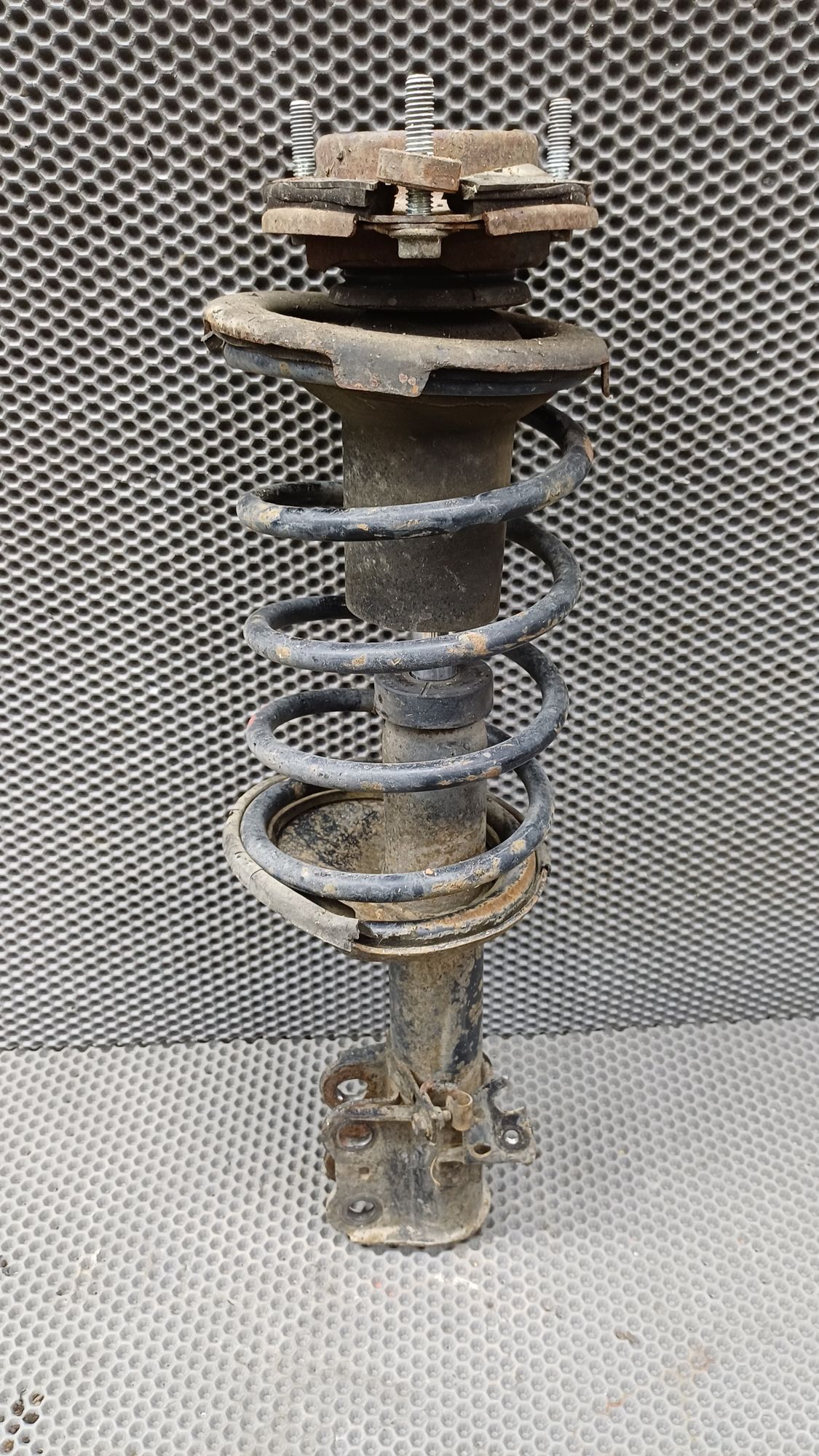 Б/У Стойка амортизатора передняя правая Toyota CARINA E 6 дорест. 1992—1996 1994 Зеленый, 2990 рублей, Краснодар