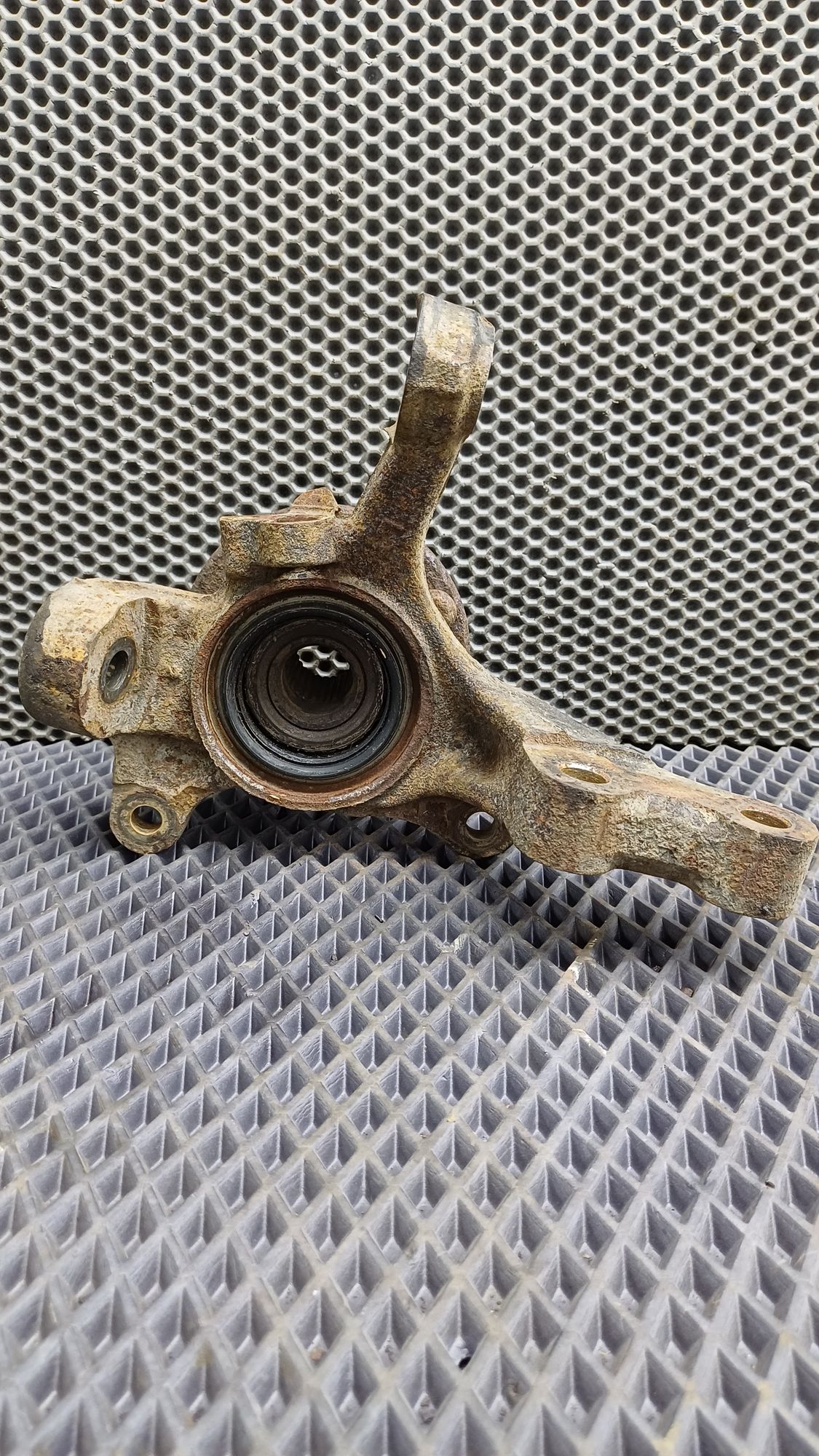 Б/У Поворотный кулак правый Toyota CARINA E 6 дорест. 1992—1996 1994 Зеленый, 1990 рублей, Краснодар