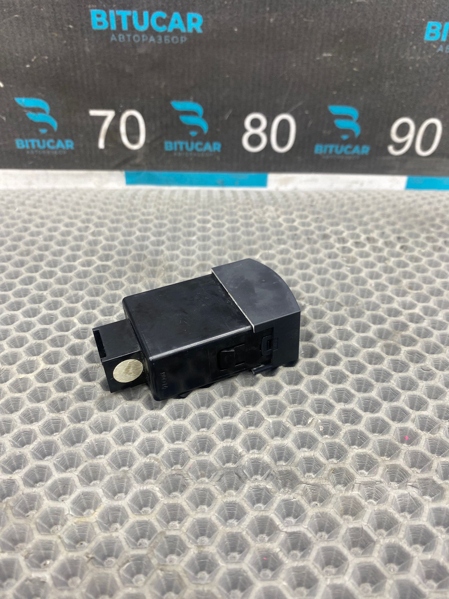 https://ycs.partsauto.market/partsauto-images/thmbs/userImages/c8f07ba63eb5b2f0f6006ea854bf8f7d/part/82530add-a20e-4c2a-a2ff-dbdeab7e6883_1767963299909.jpg