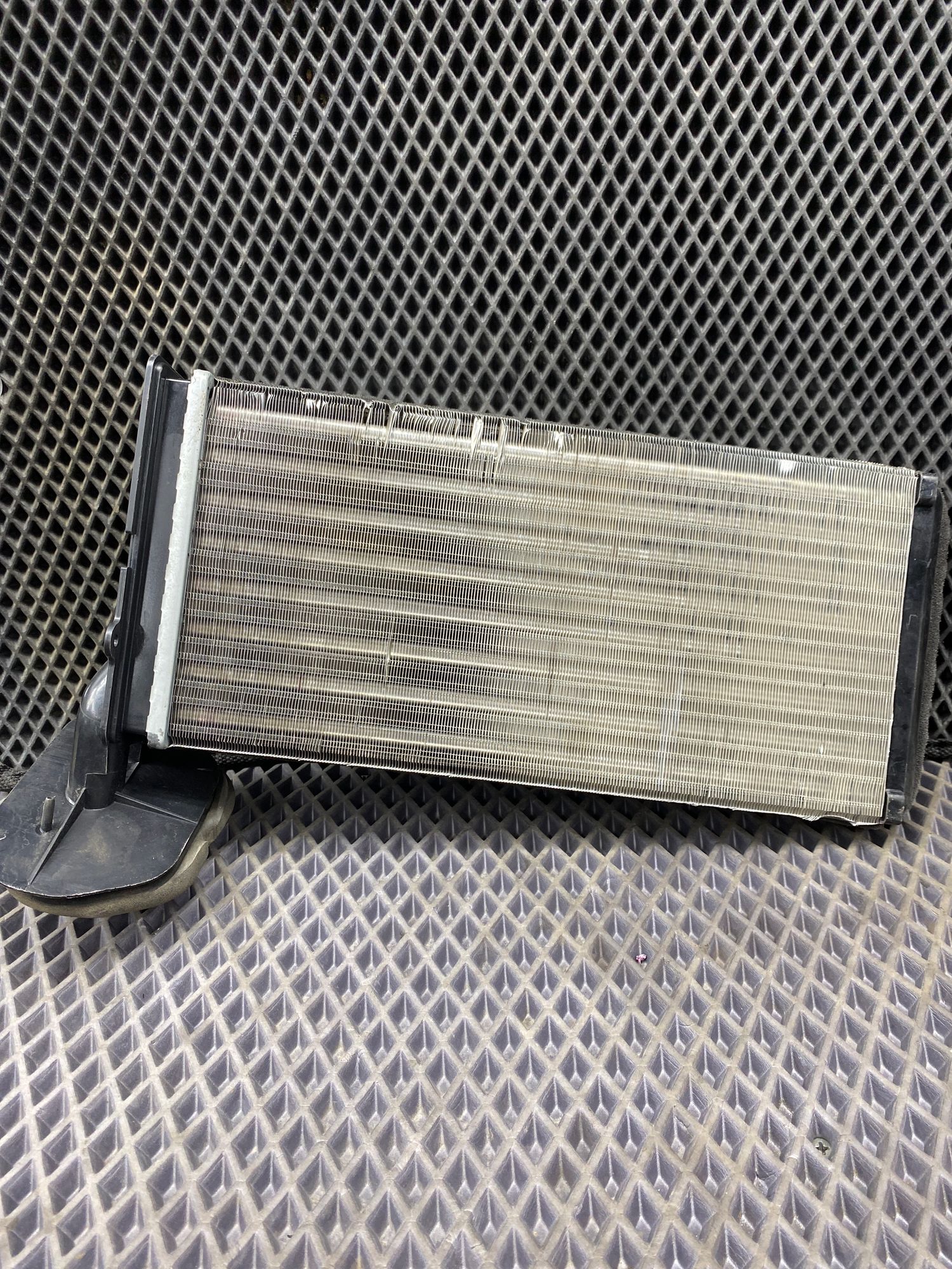 https://ycs.partsauto.market/partsauto-images/thmbs/userImages/c8f07ba63eb5b2f0f6006ea854bf8f7d/part/82b65f90-7eff-4822-9690-a486b81d76eb_1772705402895.jpg