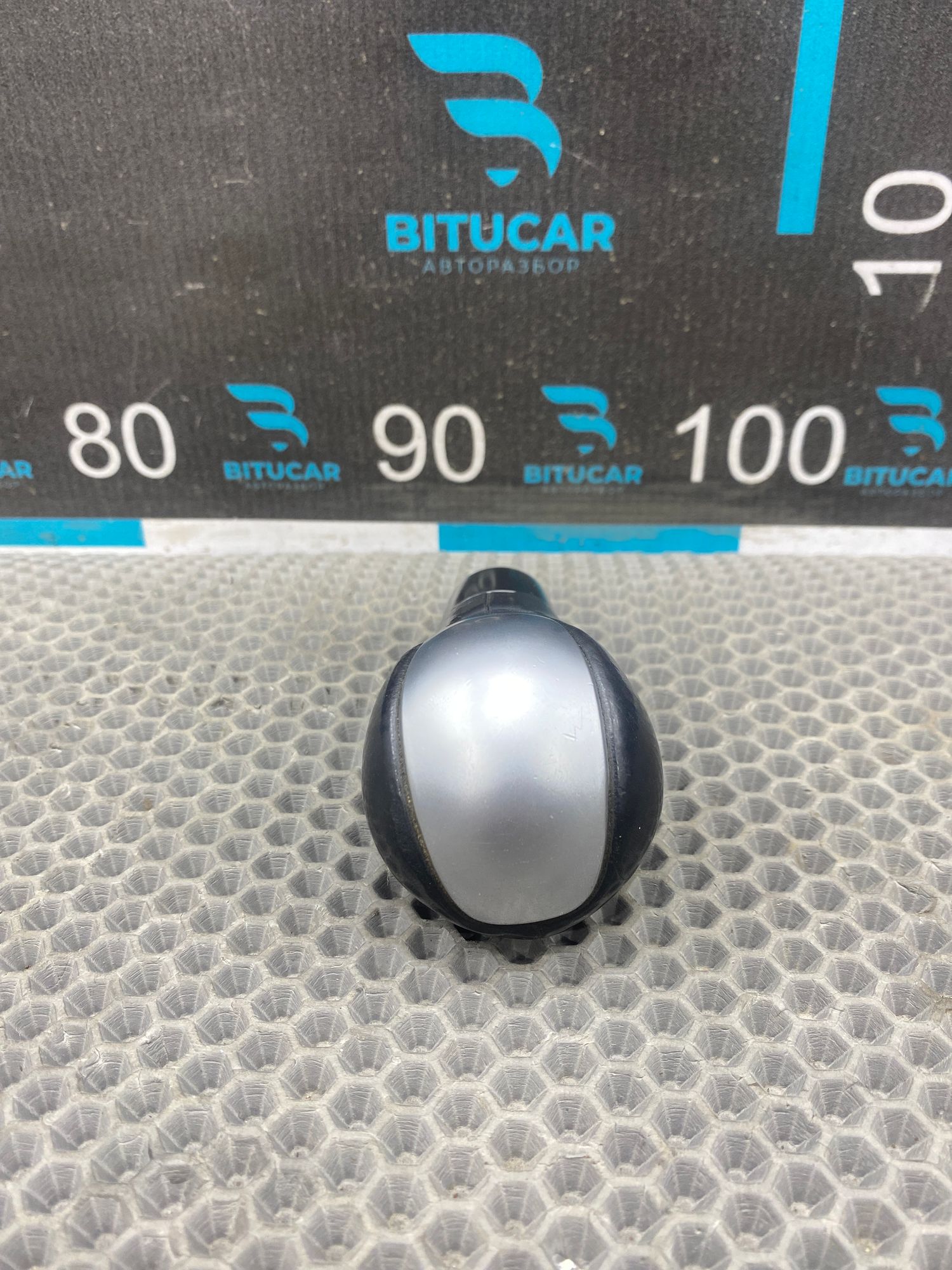 https://ycs.partsauto.market/partsauto-images/thmbs/userImages/c8f07ba63eb5b2f0f6006ea854bf8f7d/part/834ae4e3-5a3b-42a5-ab26-bf601044fa51_1767968116760.jpg