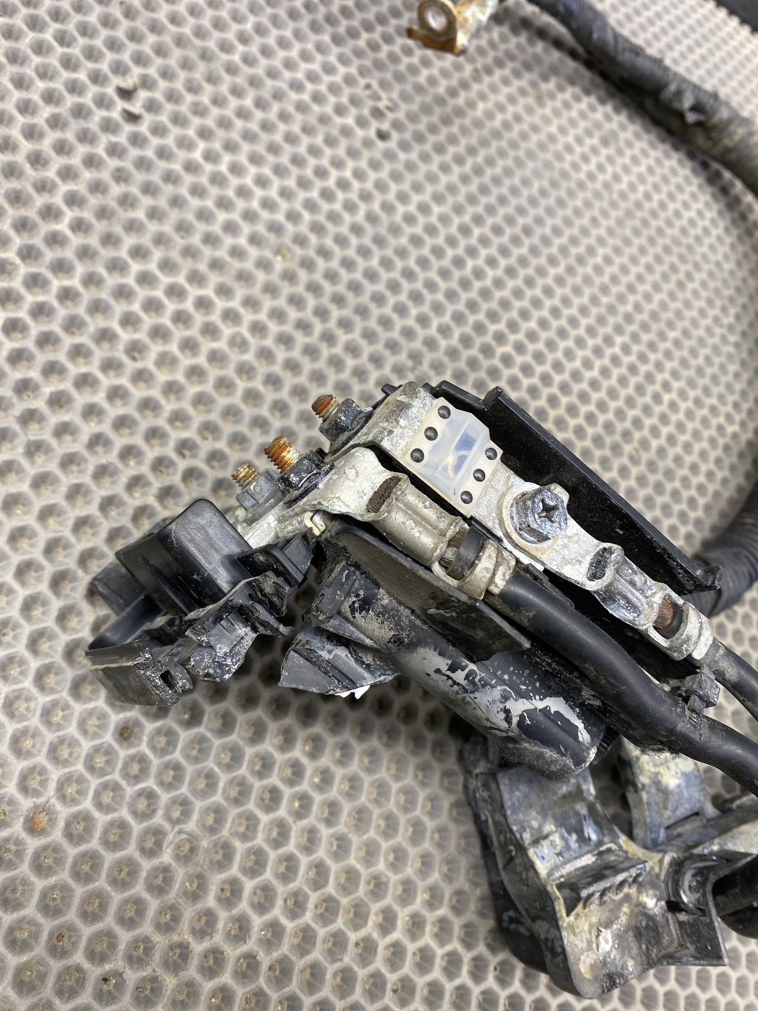 https://ycs.partsauto.market/partsauto-images/thmbs/userImages/c8f07ba63eb5b2f0f6006ea854bf8f7d/part/8409461c-5f16-4613-9af4-035114d8c1bd_1777212424108.jpg