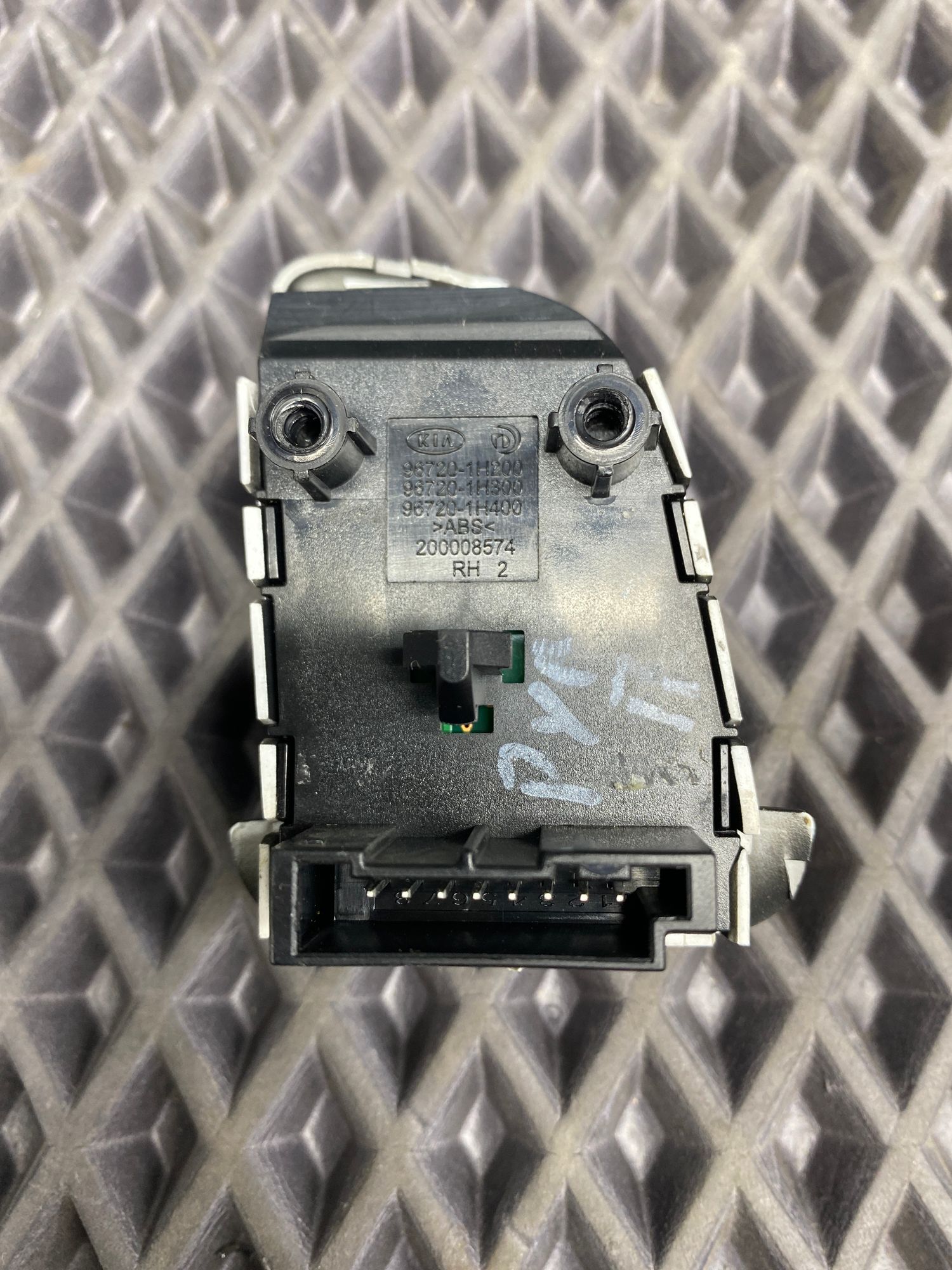 https://ycs.partsauto.market/partsauto-images/thmbs/userImages/c8f07ba63eb5b2f0f6006ea854bf8f7d/part/84d94104-45c6-4888-aac3-077681ba97f5_1774945194745.jpg