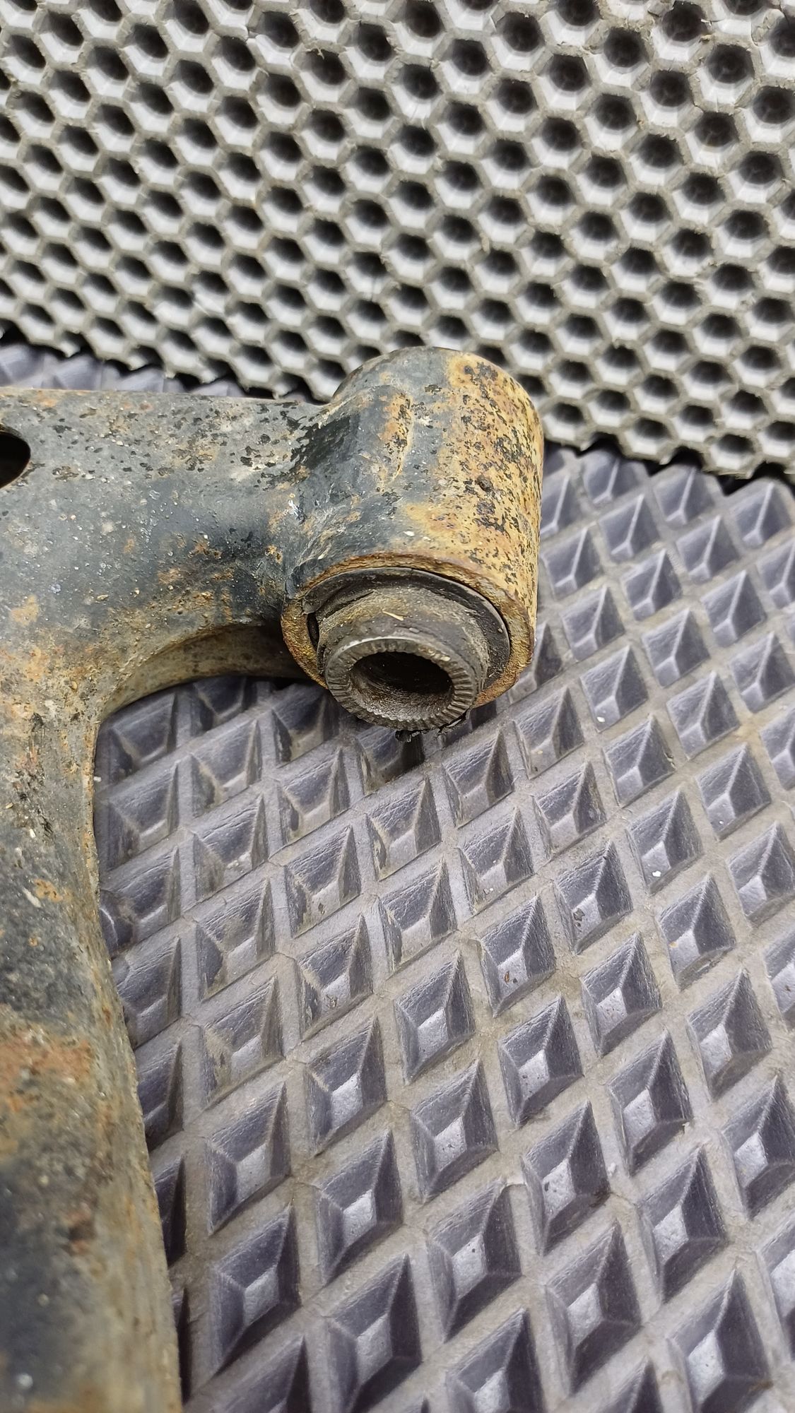 Б/У Рычаг передний левый нижний Toyota CARINA E 6 дорест. 1992—1996 1994 Зеленый, 1290 рублей, Краснодар