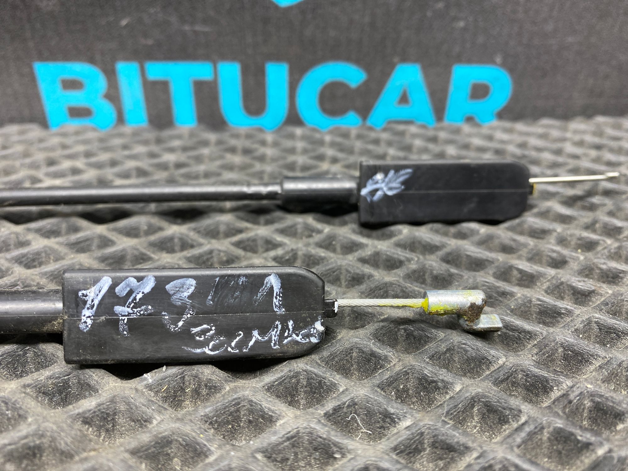 https://ycs.partsauto.market/partsauto-images/thmbs/userImages/c8f07ba63eb5b2f0f6006ea854bf8f7d/part/853f94f5-0218-40ce-a121-179e00e844d8_1776953259534.jpg