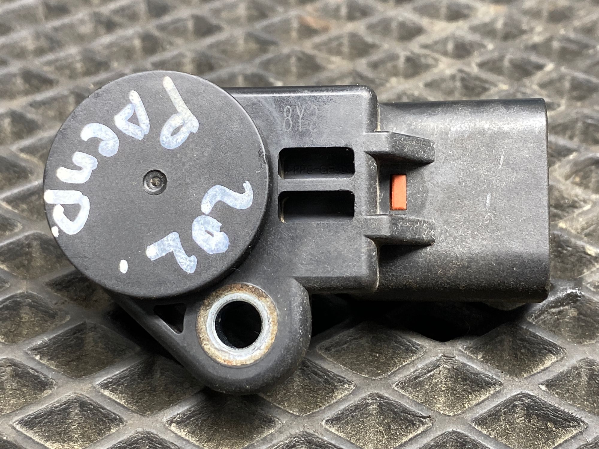 https://ycs.partsauto.market/partsauto-images/thmbs/userImages/c8f07ba63eb5b2f0f6006ea854bf8f7d/part/859e0d2b-e983-470c-9eba-7a86ff63e43e_1777210247037.jpg