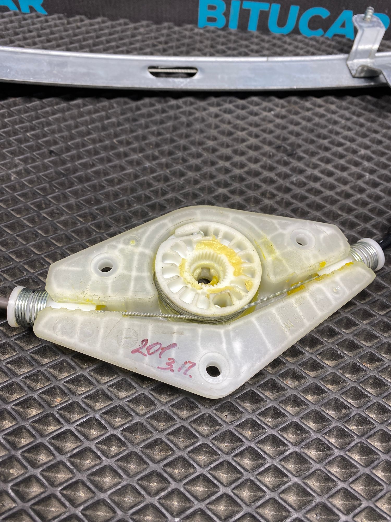 https://ycs.partsauto.market/partsauto-images/thmbs/userImages/c8f07ba63eb5b2f0f6006ea854bf8f7d/part/85b54256-591b-4a9e-86ad-4969c2f3dc21_1776862907091.jpg