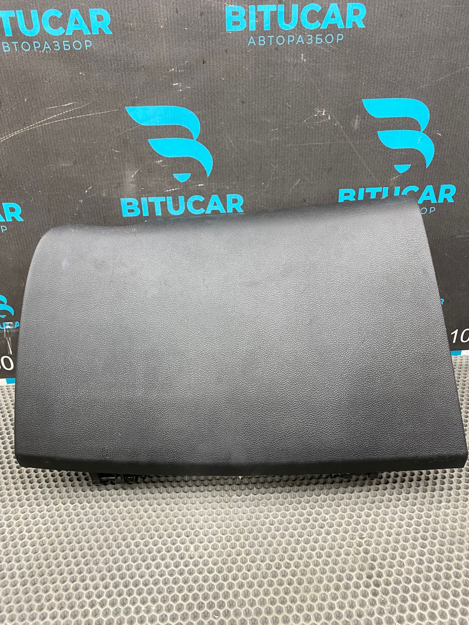 https://ycs.partsauto.market/partsauto-images/thmbs/userImages/c8f07ba63eb5b2f0f6006ea854bf8f7d/part/86195a92-f12f-41f3-85dc-bd100e191f9a_1770133139991.jpg