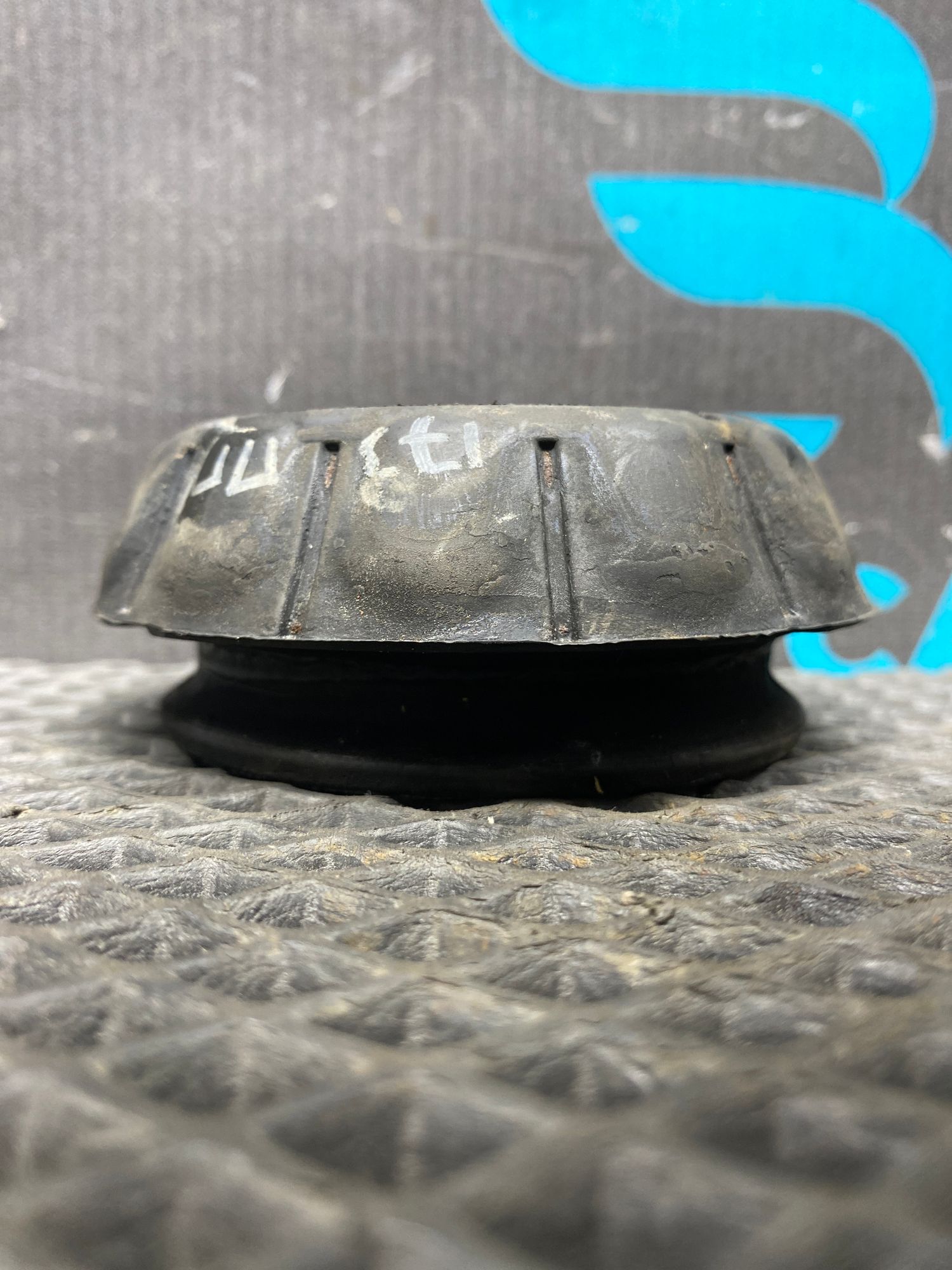 https://ycs.partsauto.market/partsauto-images/thmbs/userImages/c8f07ba63eb5b2f0f6006ea854bf8f7d/part/8628c445-3c80-46f4-b700-350ae5797852_1777119503665.jpg