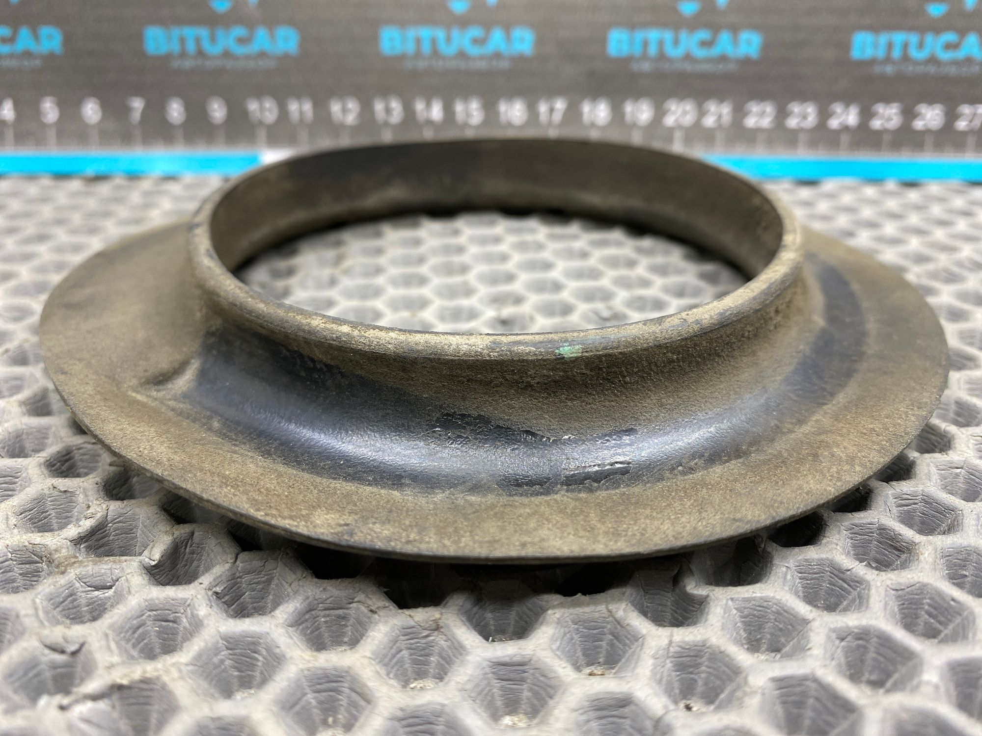 https://ycs.partsauto.market/partsauto-images/thmbs/userImages/c8f07ba63eb5b2f0f6006ea854bf8f7d/part/86ef6895-f371-400b-945c-2e36410db2ff_1777819432401.jpg