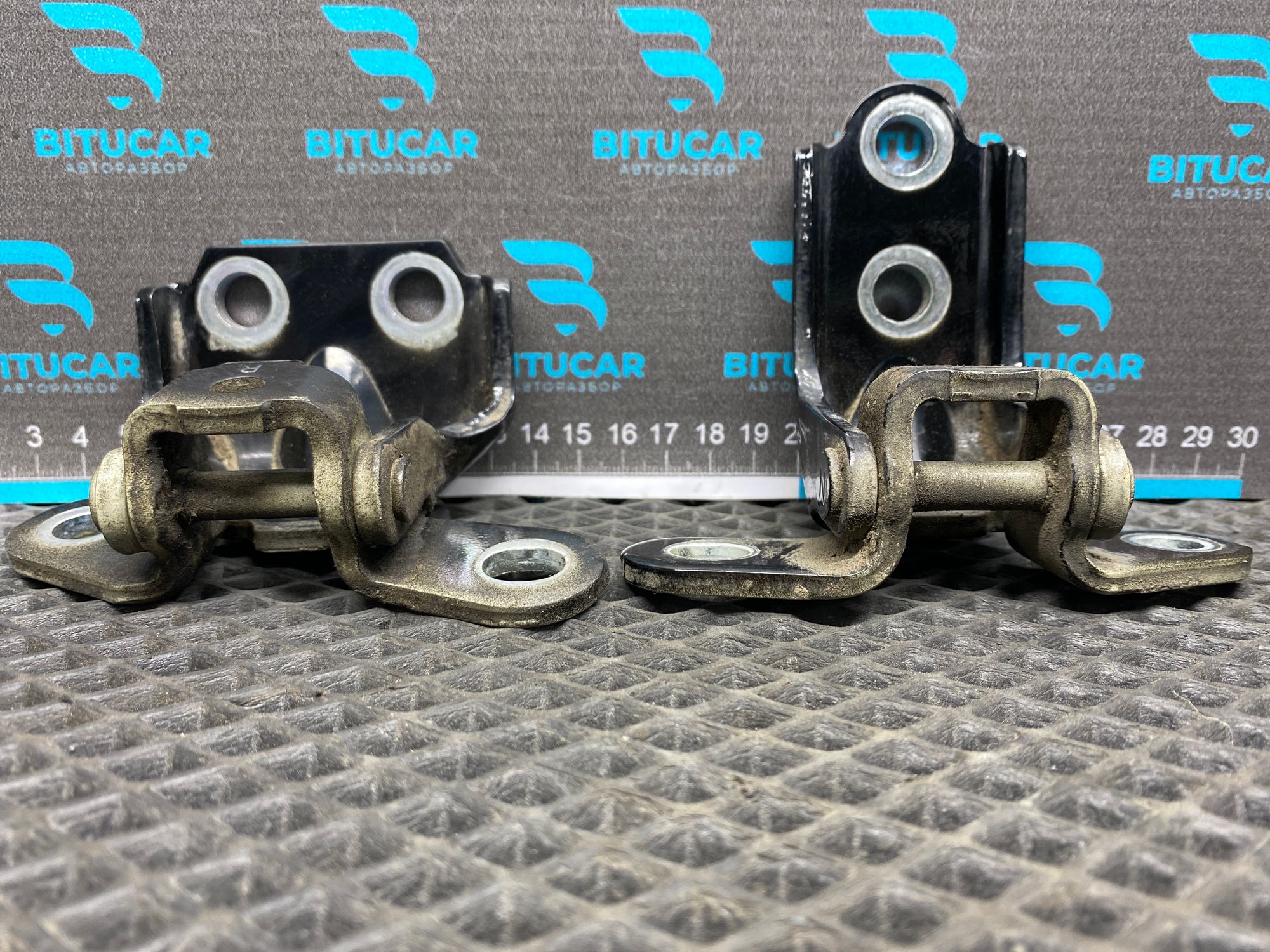 https://ycs.partsauto.market/partsauto-images/thmbs/userImages/c8f07ba63eb5b2f0f6006ea854bf8f7d/part/8715f031-72e8-42ad-8684-51f47ca7c1b5_1777632965578.jpg