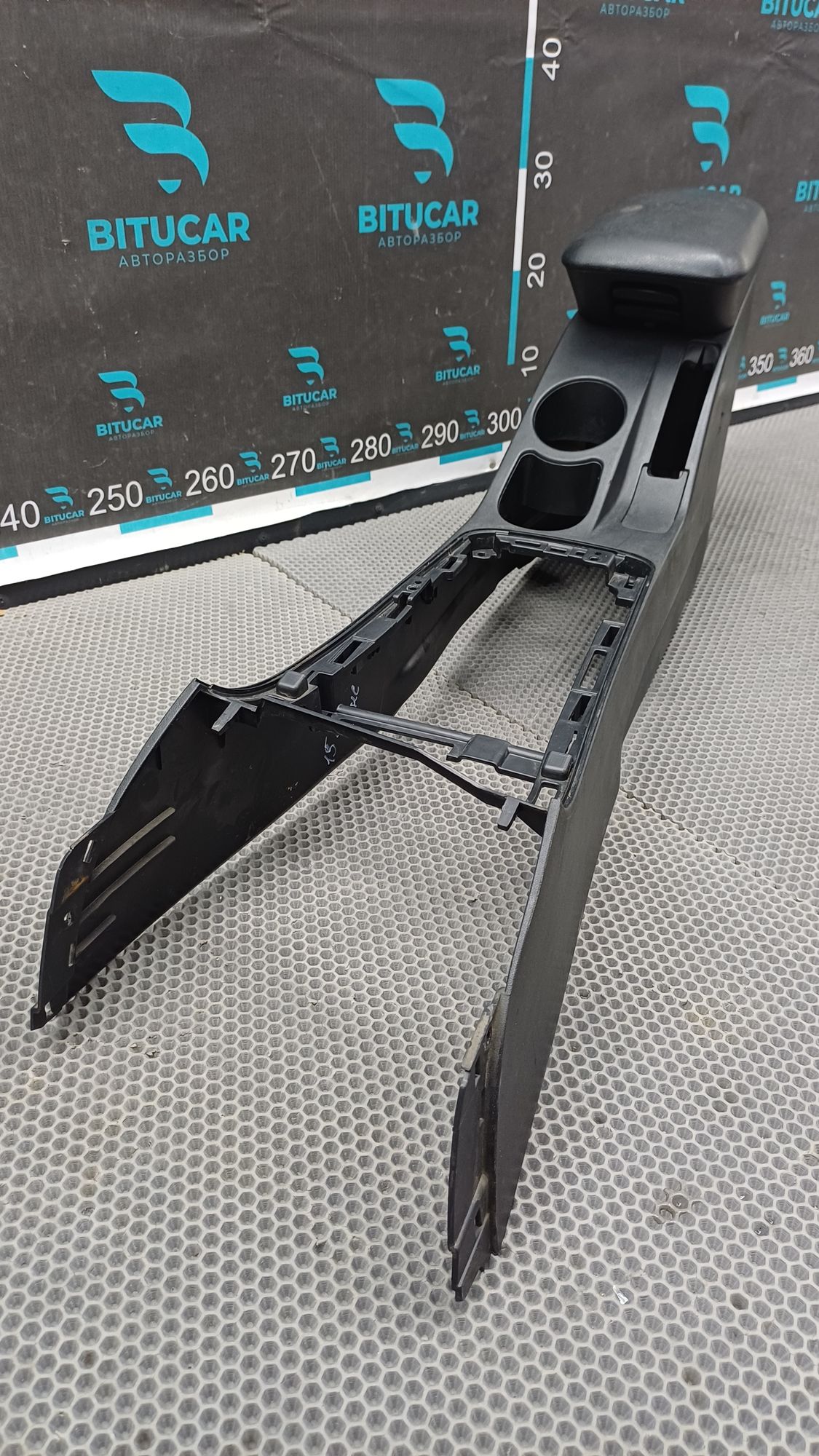https://ycs.partsauto.market/partsauto-images/thmbs/userImages/c8f07ba63eb5b2f0f6006ea854bf8f7d/part/87fad0c3-cea6-4903-9e5c-307f10c87cfe_1775044691205.jpg