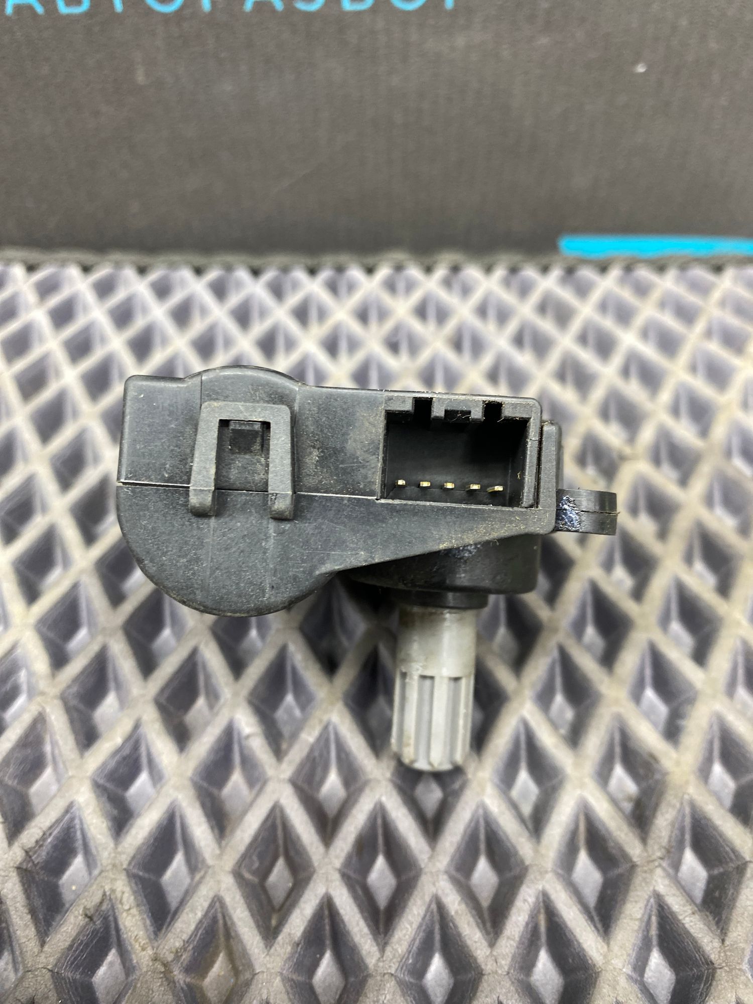 Б/У моторчик заслонки печки Kia Ceed 2 JD (G4FG) 1.6L AT 2013 Хэтчбек, 990 рублей, Краснодар