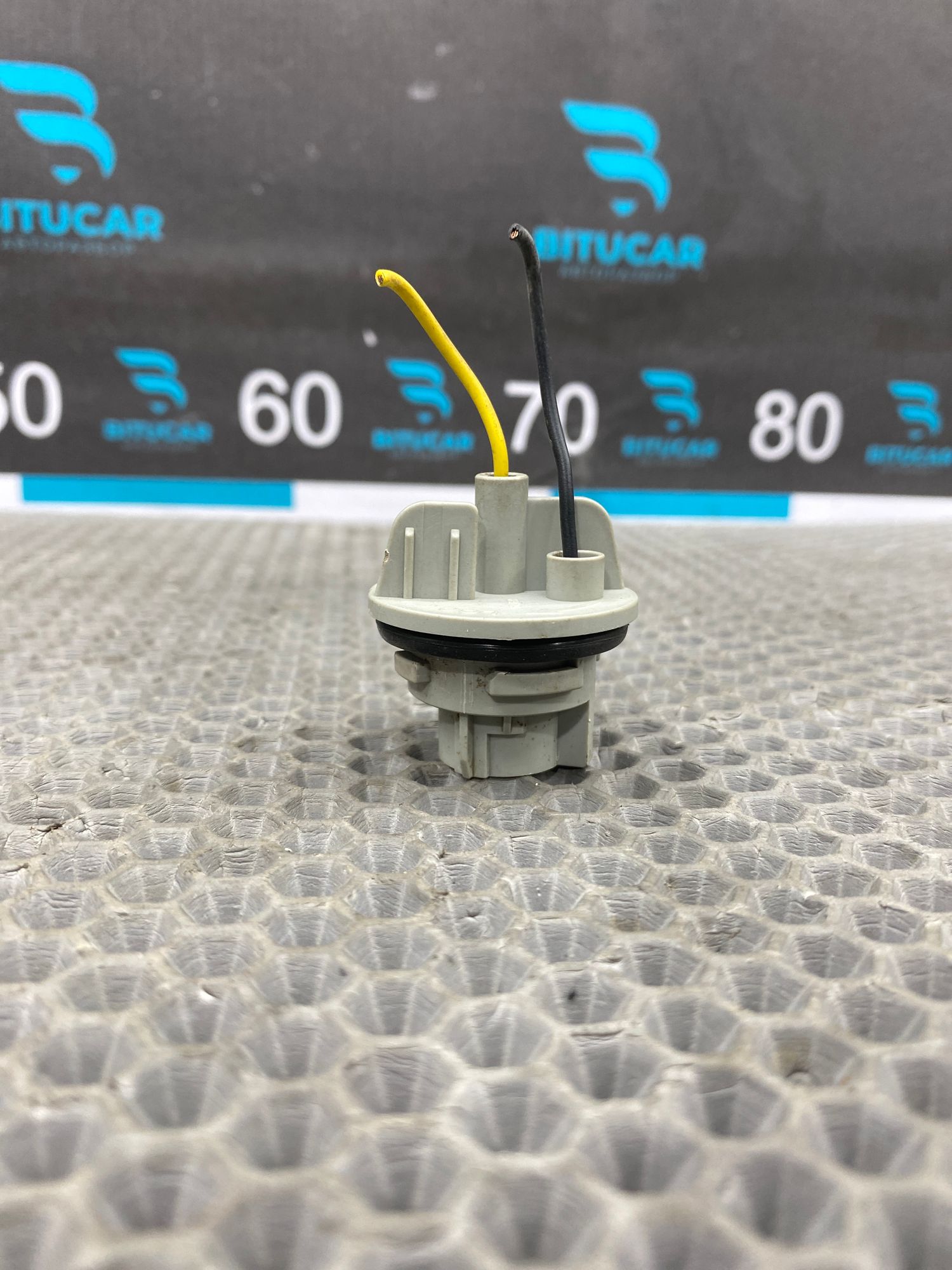 https://ycs.partsauto.market/partsauto-images/thmbs/userImages/c8f07ba63eb5b2f0f6006ea854bf8f7d/part/889c0bff-2b5a-44e8-aacb-66cc3db16573_1761397141736.jpg
