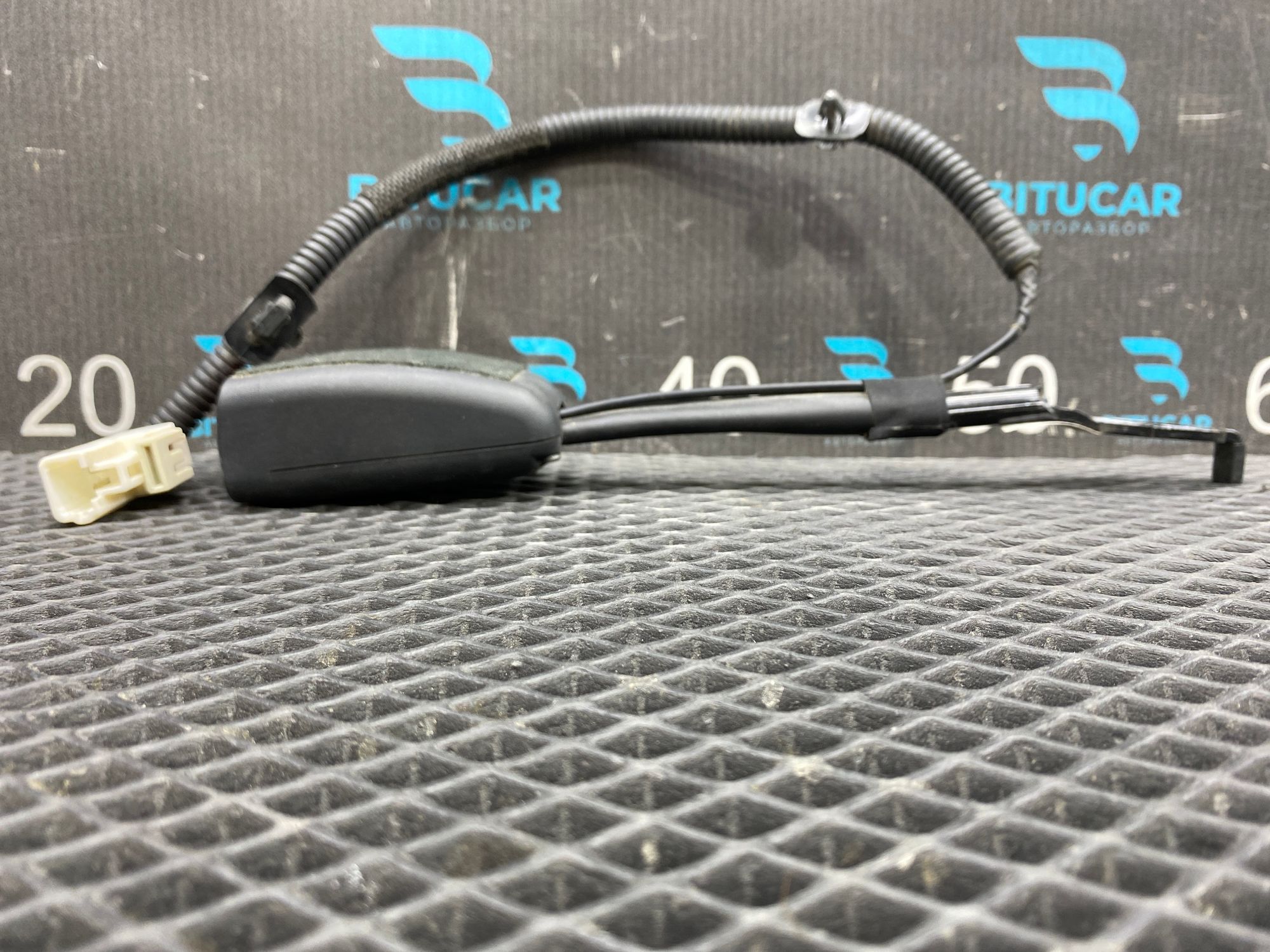 https://ycs.partsauto.market/partsauto-images/thmbs/userImages/c8f07ba63eb5b2f0f6006ea854bf8f7d/part/896768d0-12eb-49ef-af53-6e8f79894836_1777795375857.jpg