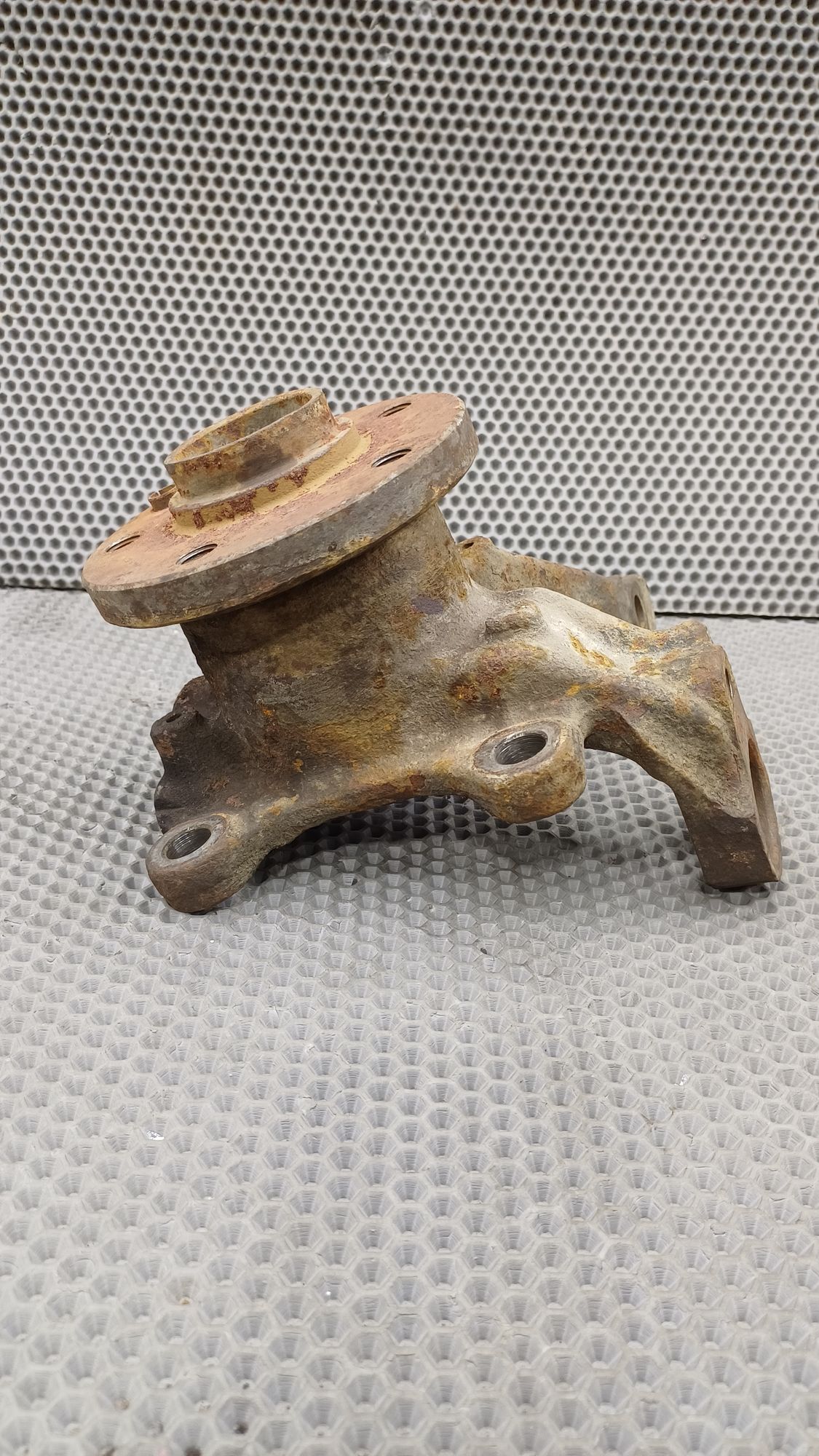 Б/У Ступица передняя правая с кулаком поворотным Volkswagen Transporter T4 4 дорест. 1990—2003 1993 синий, 2490 рублей, Краснодар