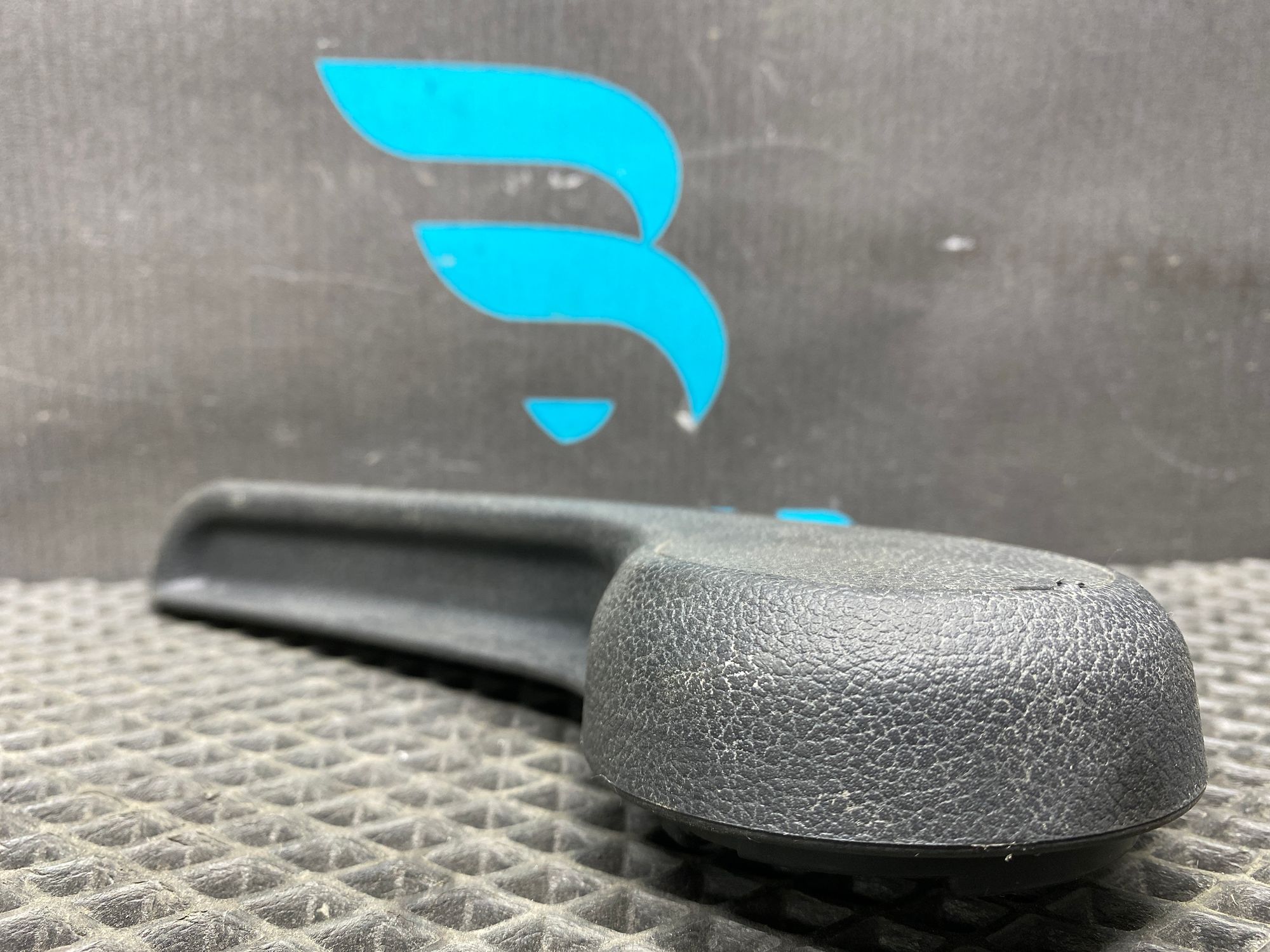 https://ycs.partsauto.market/partsauto-images/thmbs/userImages/c8f07ba63eb5b2f0f6006ea854bf8f7d/part/8a3b5167-d959-4a29-9f86-6882f3ef753a_1776934687877.jpg