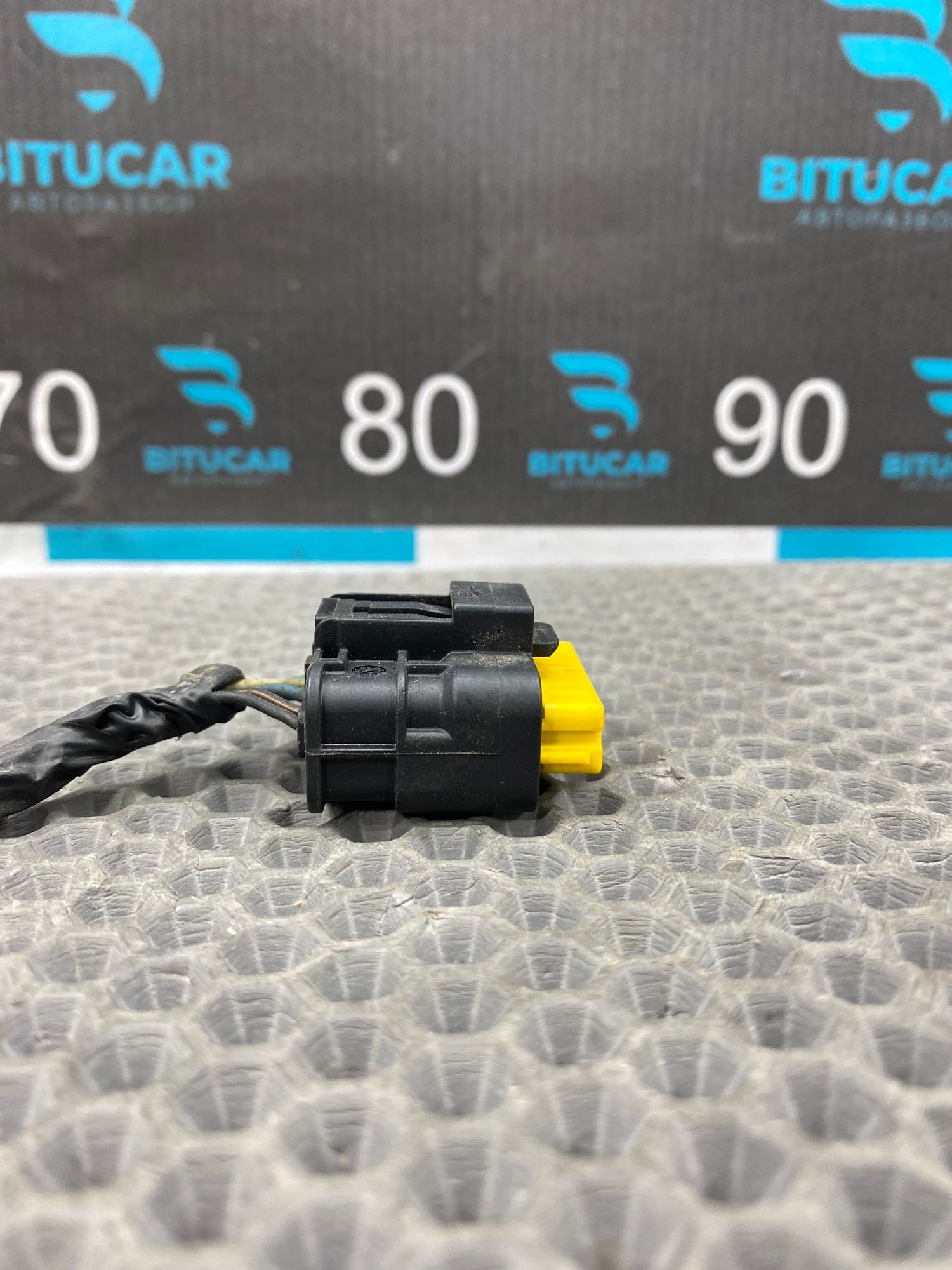 https://ycs.partsauto.market/partsauto-images/thmbs/userImages/c8f07ba63eb5b2f0f6006ea854bf8f7d/part/8aad3bcc-ca67-466f-8ce7-a5329a5f7307_1765893898081.jpg