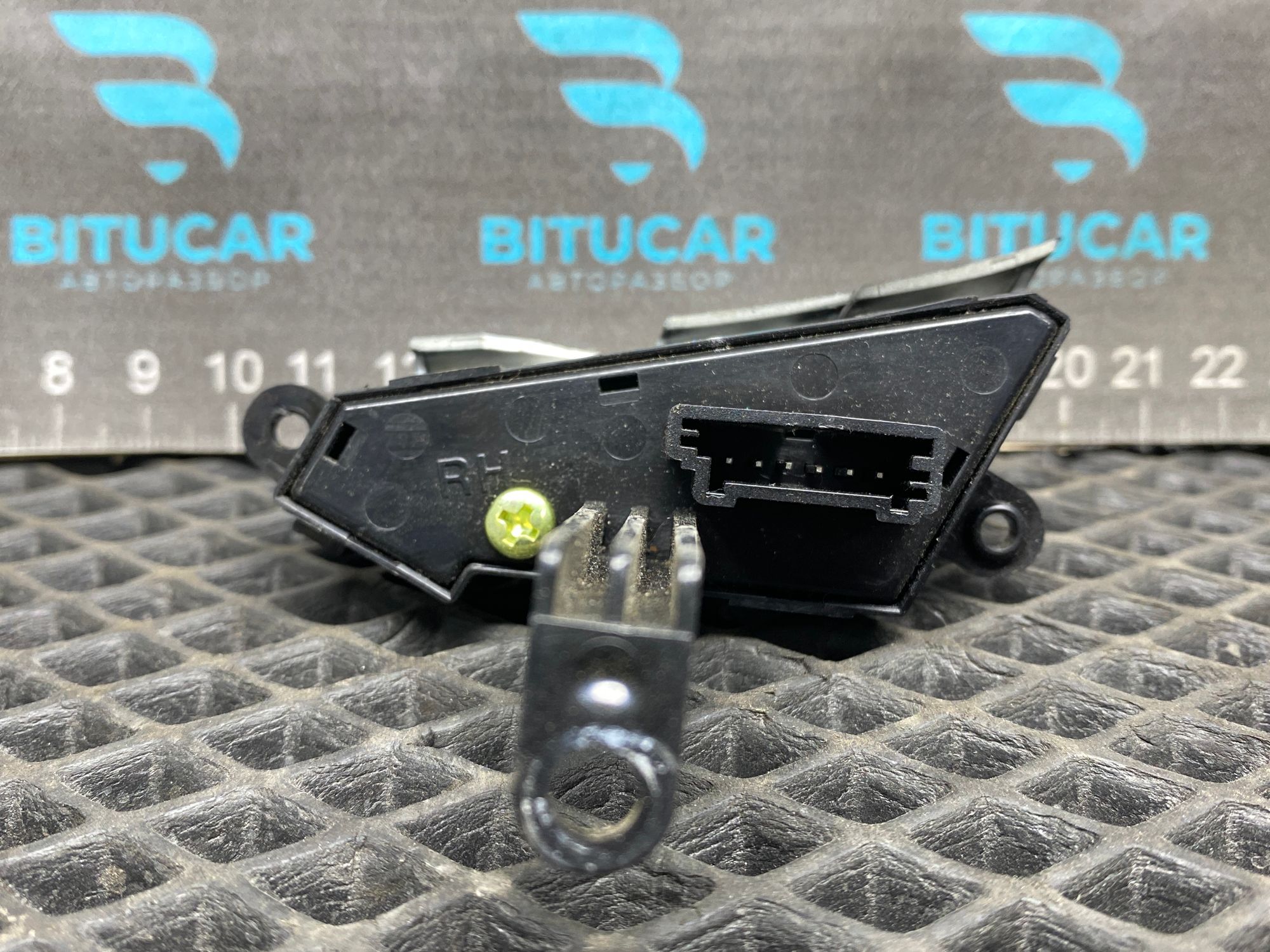https://ycs.partsauto.market/partsauto-images/thmbs/userImages/c8f07ba63eb5b2f0f6006ea854bf8f7d/part/8b42cb6c-460e-4888-aba6-278b2a8257e7_1777378830697.jpg