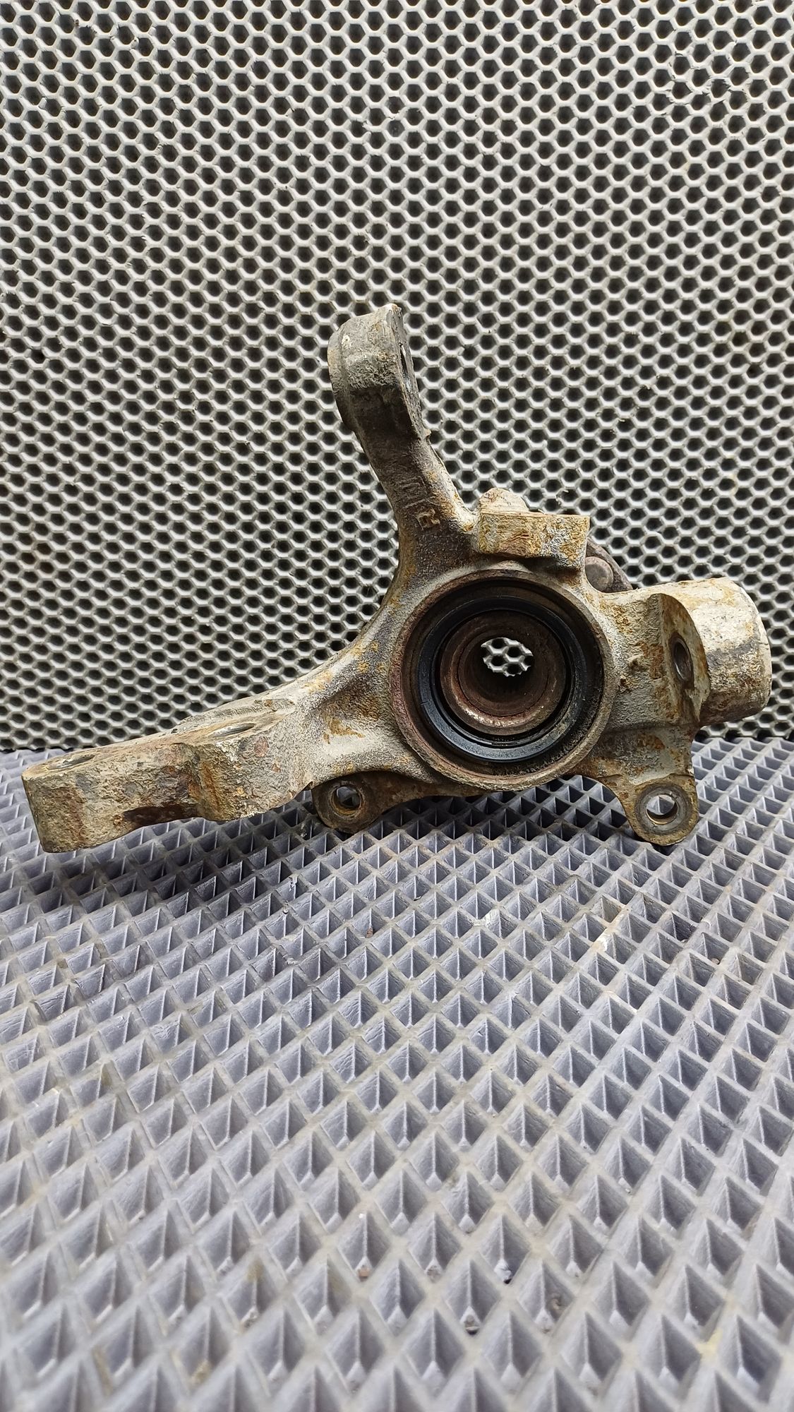 Б/У  Поворотный кулак левый Toyota CARINA E 6 дорест. 1992—1996 1994 Зеленый, 1990 рублей, Краснодар