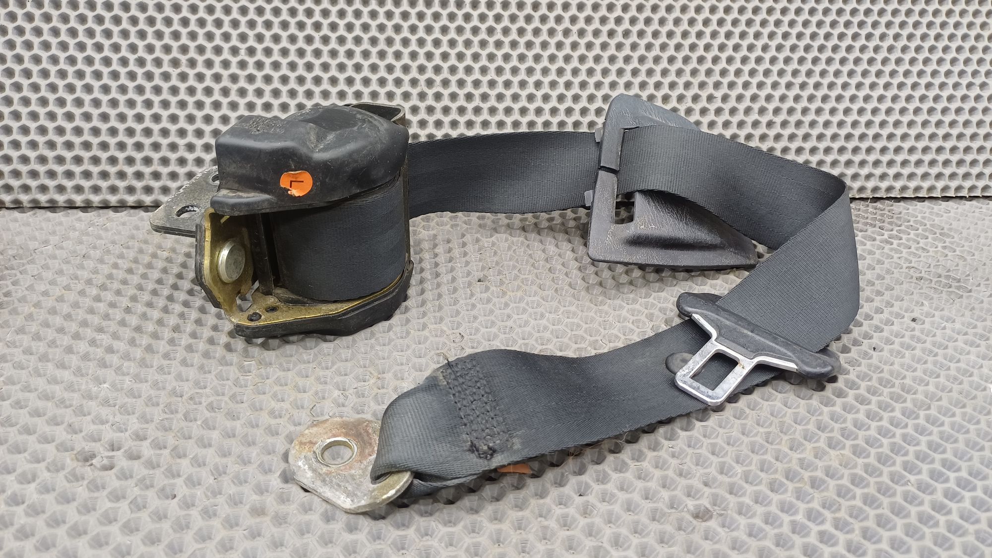 https://ycs.partsauto.market/partsauto-images/thmbs/userImages/c8f07ba63eb5b2f0f6006ea854bf8f7d/part/8b882762-e5e6-4a9d-a4f6-d65da24ab4e2_1774344797685.jpg