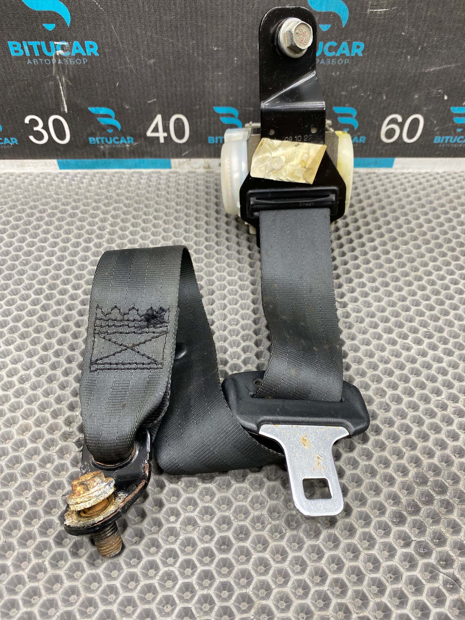 https://ycs.partsauto.market/partsauto-images/thmbs/userImages/c8f07ba63eb5b2f0f6006ea854bf8f7d/part/8b9d371b-bfce-407c-9b73-d12cee0574a3_1775041285857.jpg