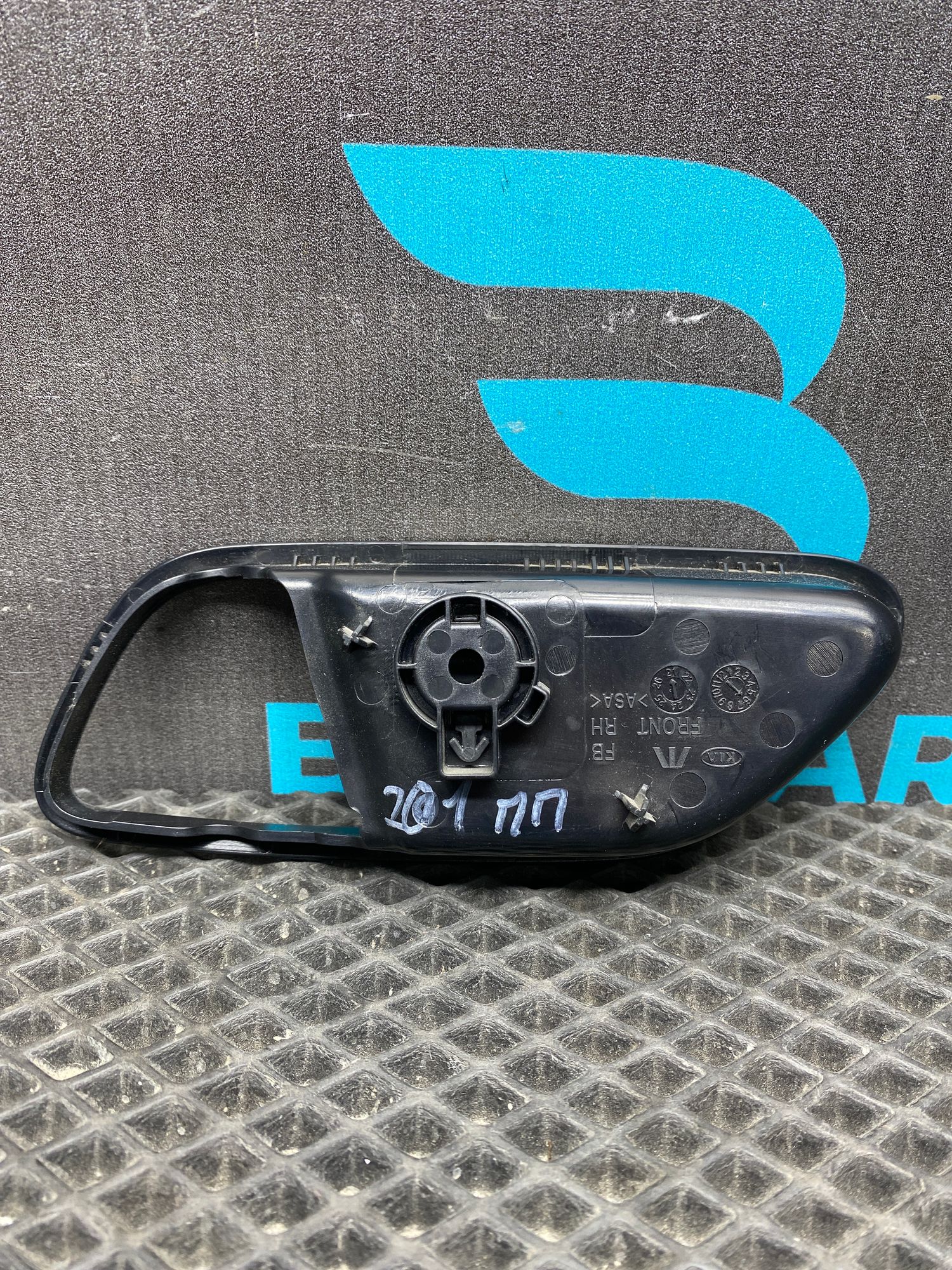 https://ycs.partsauto.market/partsauto-images/thmbs/userImages/c8f07ba63eb5b2f0f6006ea854bf8f7d/part/8bc85656-2a80-4d7e-8c92-5beb8da5eb20_1776853373831.jpg