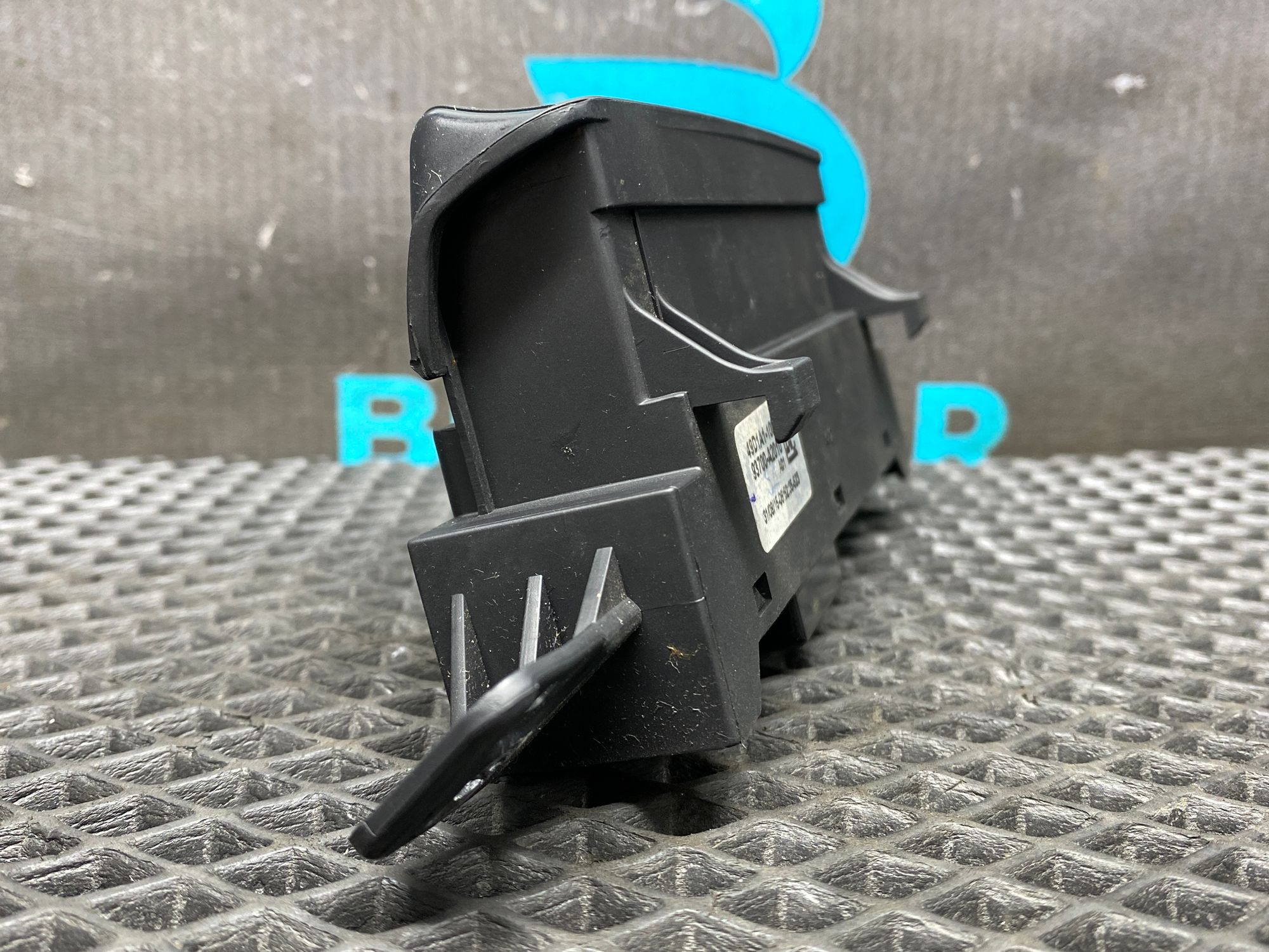 https://ycs.partsauto.market/partsauto-images/thmbs/userImages/c8f07ba63eb5b2f0f6006ea854bf8f7d/part/8c208ba8-b714-4ae0-9f00-bc85ffbc428f_1777291260522.jpg