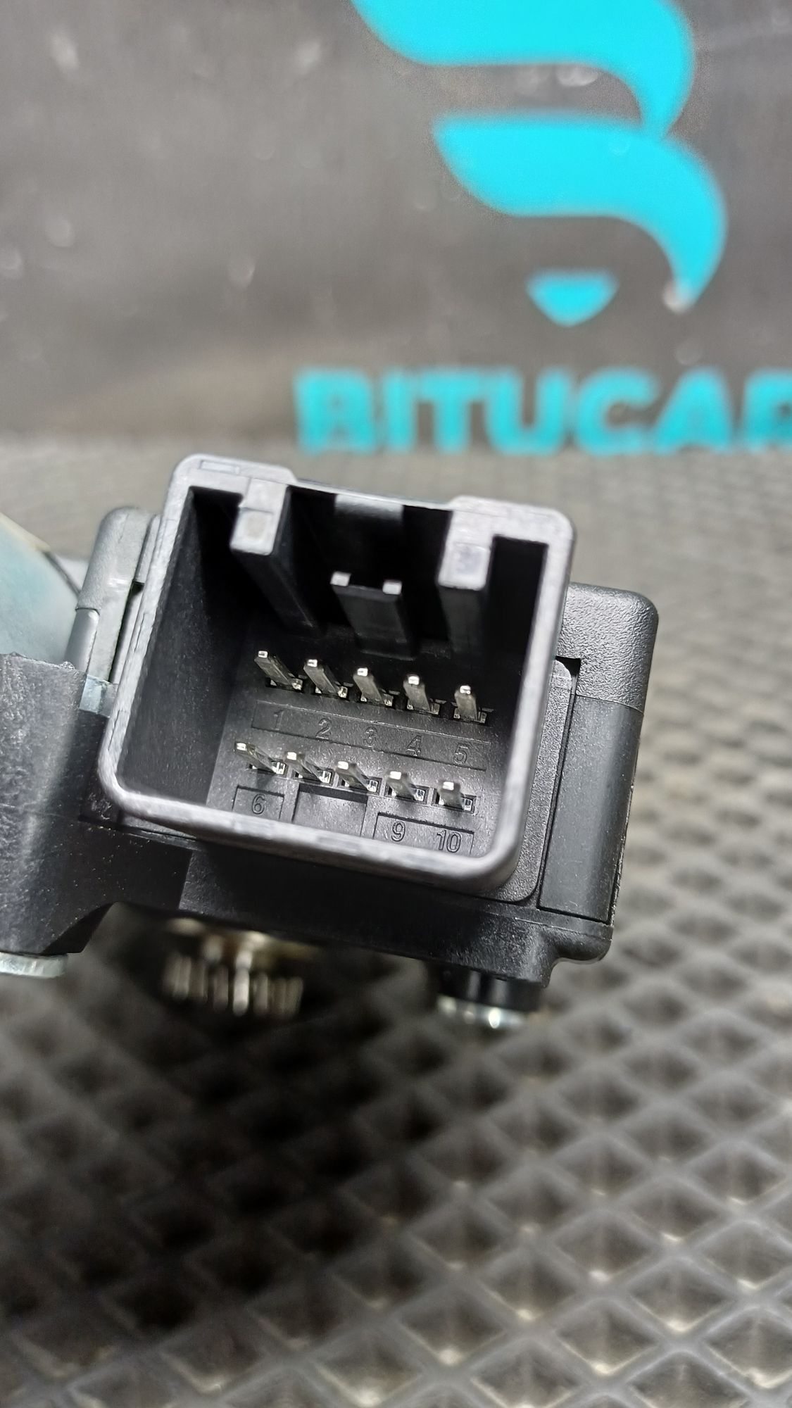 https://ycs.partsauto.market/partsauto-images/thmbs/userImages/c8f07ba63eb5b2f0f6006ea854bf8f7d/part/8d8c5ea1-87df-49ad-93dd-f0f546950aa5_1777563222432.jpg
