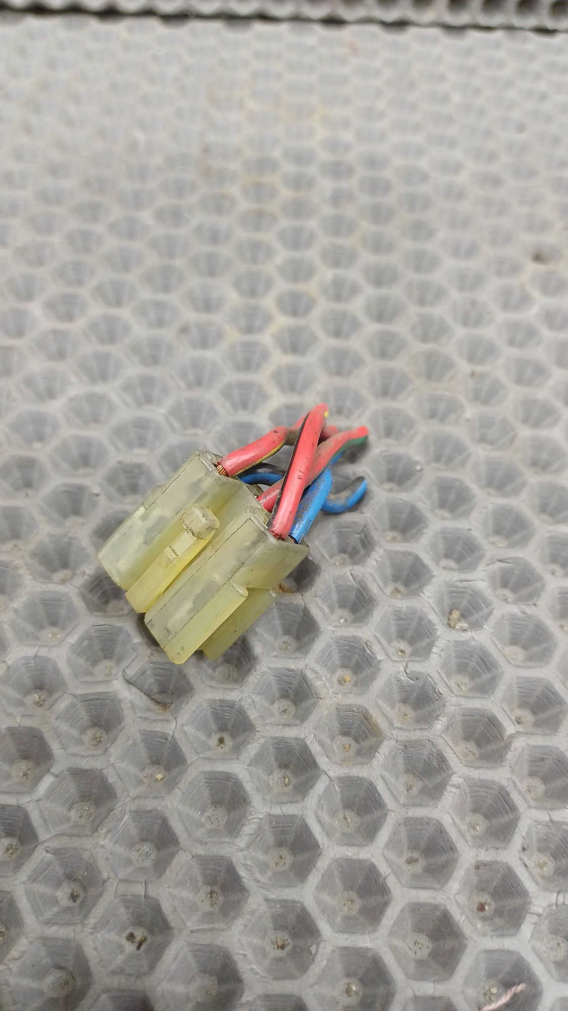 Б/У Фишка кнопки стеклоподъемника Toyota CARINA E 6 дорест. 1992—1996 1994 Зеленый, 499 рублей, Краснодар