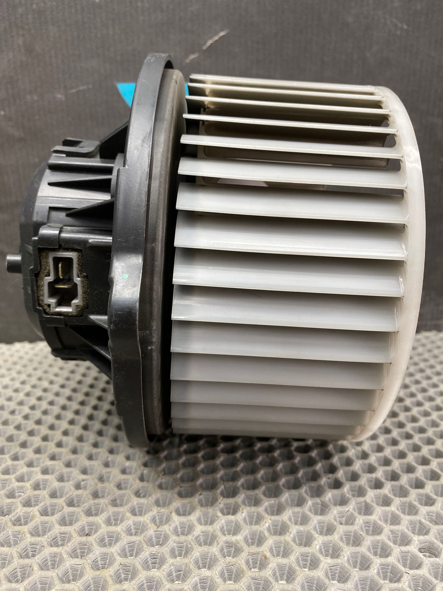 https://ycs.partsauto.market/partsauto-images/thmbs/userImages/c8f07ba63eb5b2f0f6006ea854bf8f7d/part/8e22c18a-655e-449d-b499-ac5fb5cd988d_1777553140992.jpg