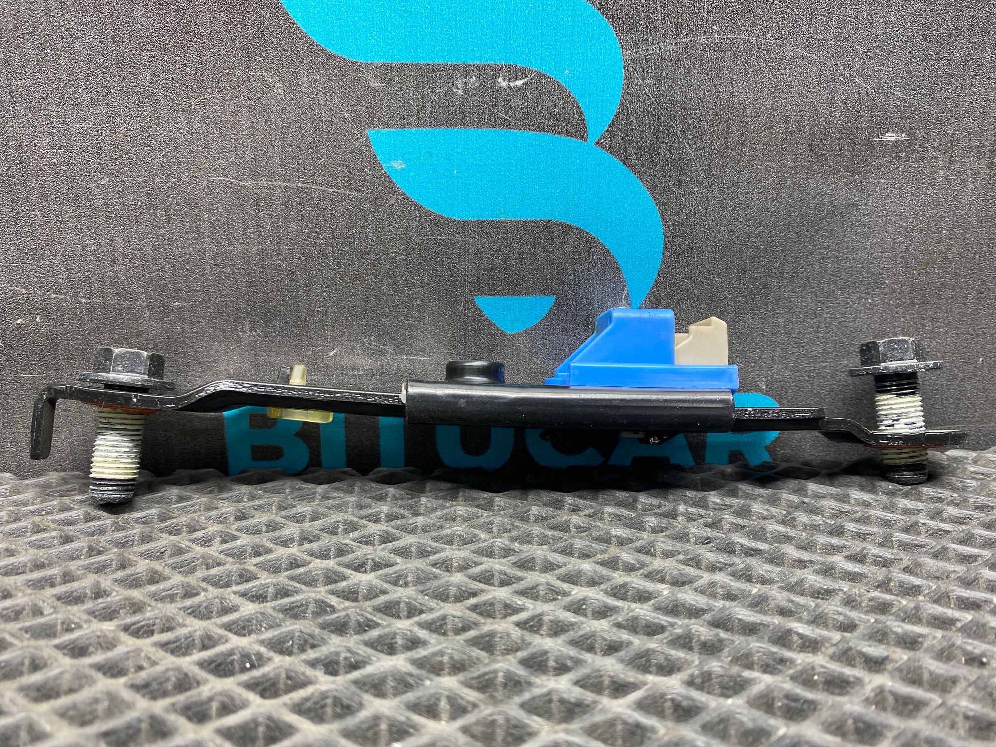 https://ycs.partsauto.market/partsauto-images/thmbs/userImages/c8f07ba63eb5b2f0f6006ea854bf8f7d/part/8e7fd91b-f07a-4272-98e3-b0e507fa19a8_1776940747346.jpg
