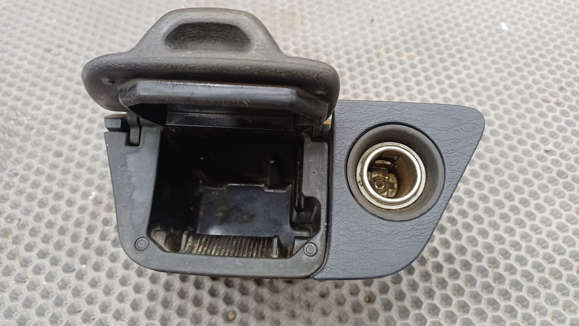 Б/У Пепельница с розеткой 12V Toyota CARINA E 6 дорест. 1992—1996 1994 Зеленый, 790 рублей, Краснодар