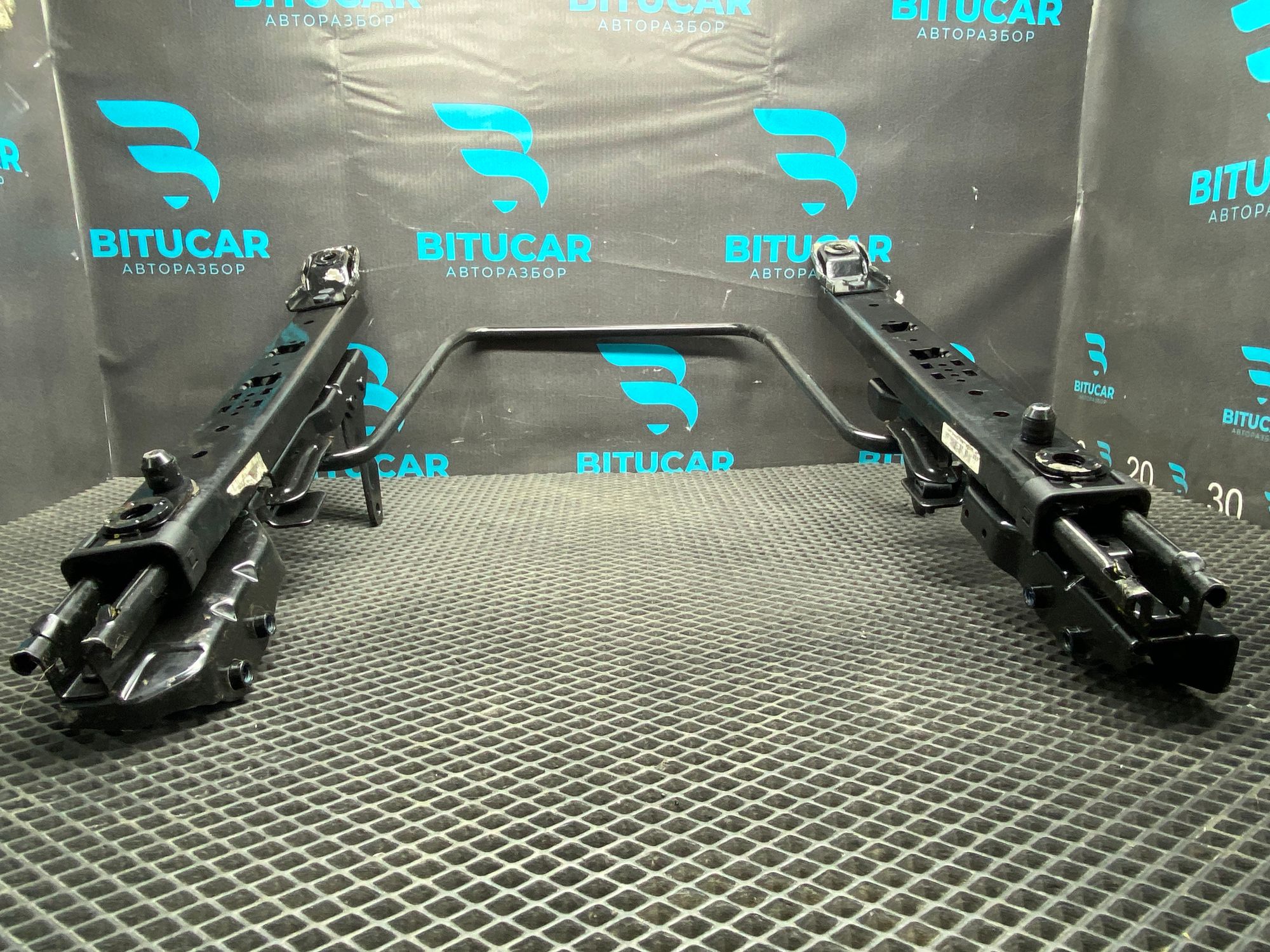 https://ycs.partsauto.market/partsauto-images/thmbs/userImages/c8f07ba63eb5b2f0f6006ea854bf8f7d/part/8f4f1714-02cf-48e7-a795-ea2a22451f0c_1777037116977.jpg