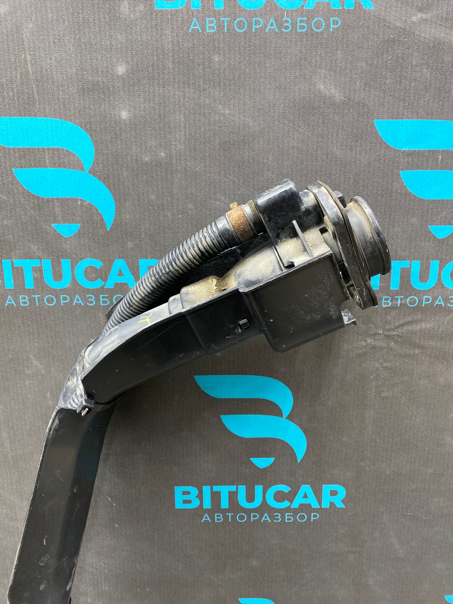 https://ycs.partsauto.market/partsauto-images/thmbs/userImages/c8f07ba63eb5b2f0f6006ea854bf8f7d/part/8fa750fa-95d8-4d71-acc7-535cf7a98736_1773067465577.jpg