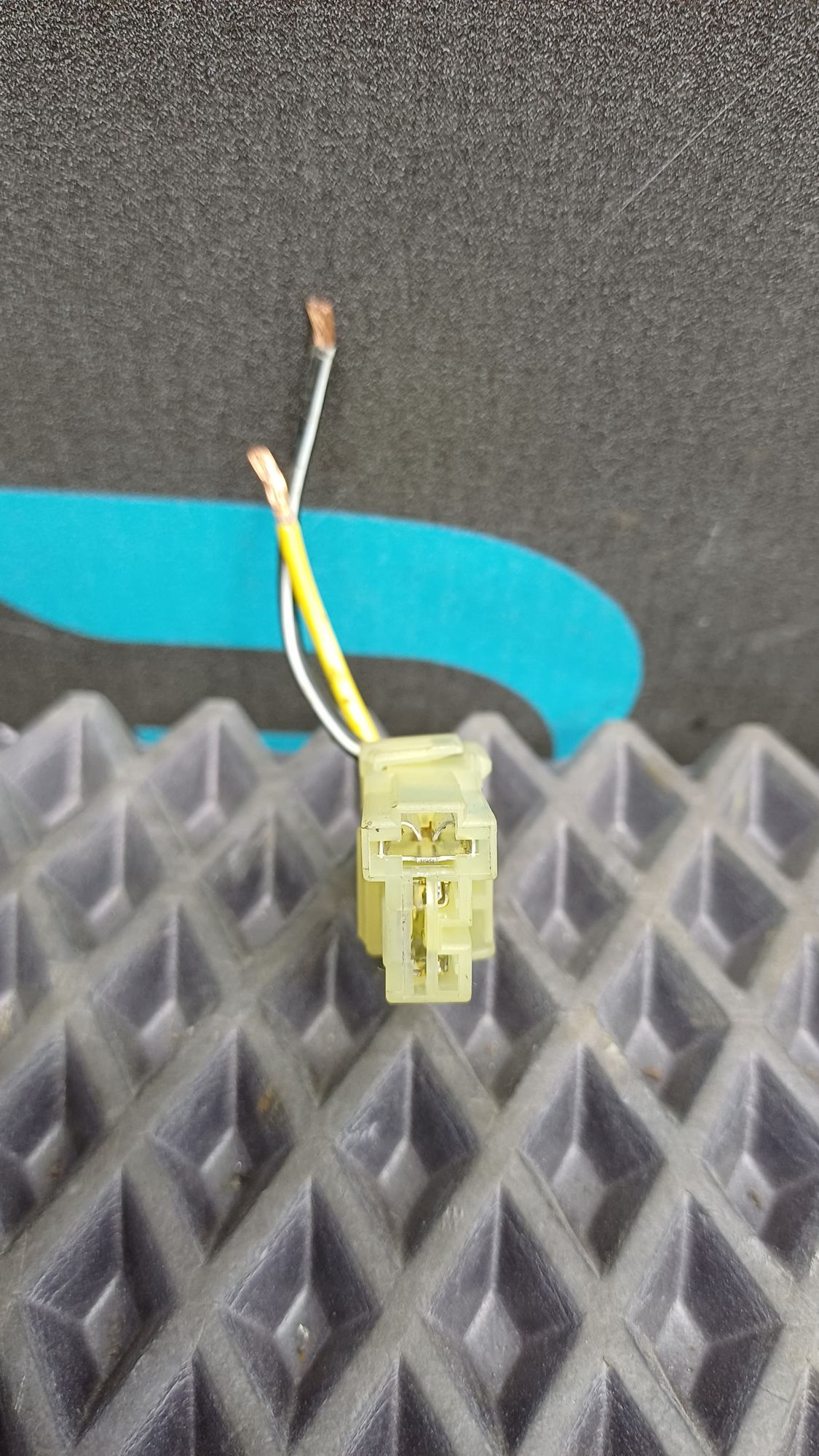 https://ycs.partsauto.market/partsauto-images/thmbs/userImages/c8f07ba63eb5b2f0f6006ea854bf8f7d/part/8ffe38bf-bf68-4d8a-a8e8-bfd6ccfd267c_1774625138241.jpg