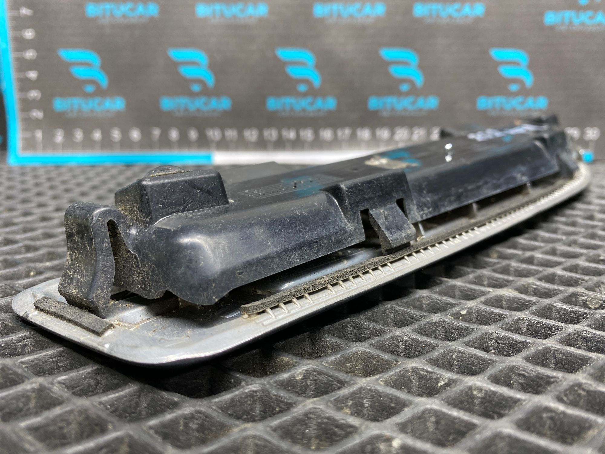 https://ycs.partsauto.market/partsauto-images/thmbs/userImages/c8f07ba63eb5b2f0f6006ea854bf8f7d/part/908a47c0-7262-4e58-a931-f9419f1e3e8e_1777729530718.jpg